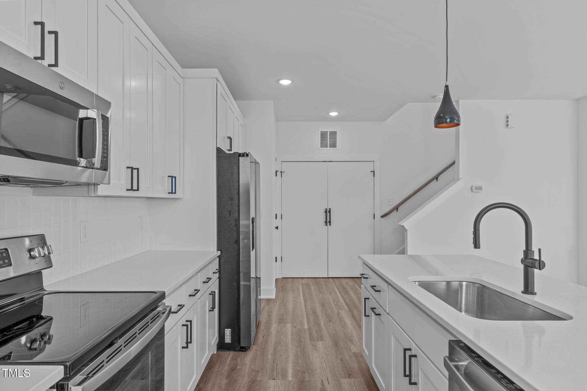 1322 E Lenoir Street