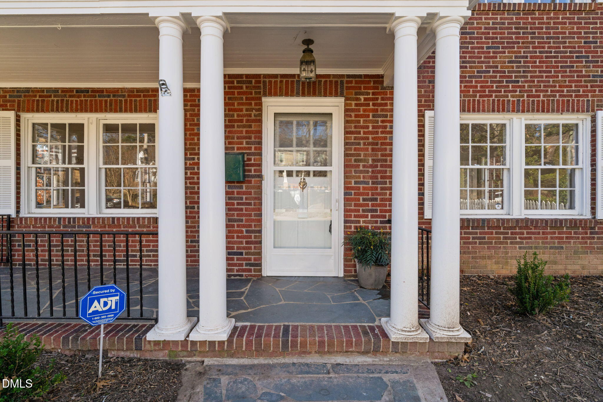 907 W Johnson Street