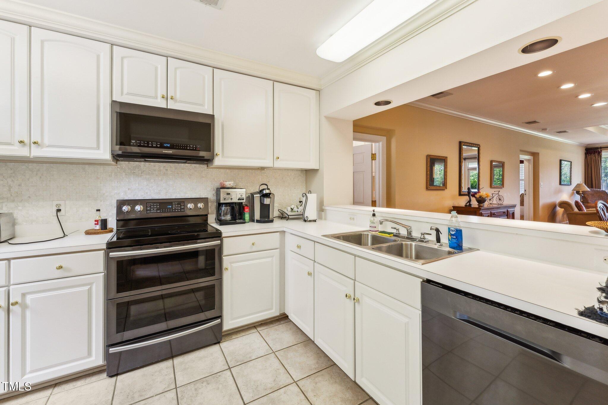 11475 Club Drive