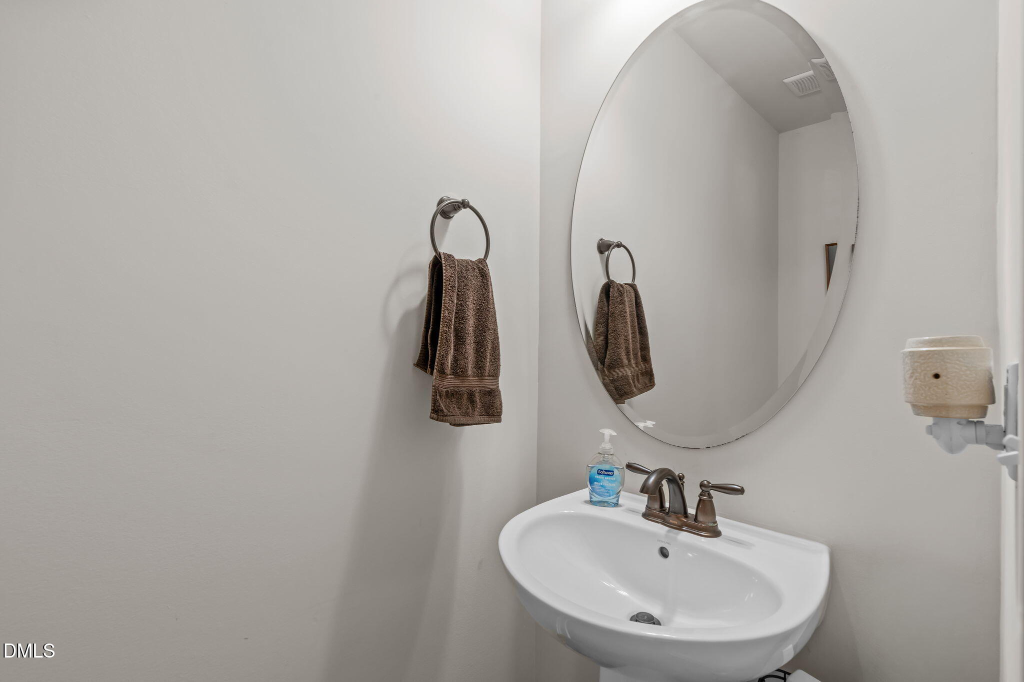 6031 Kentworth Drive