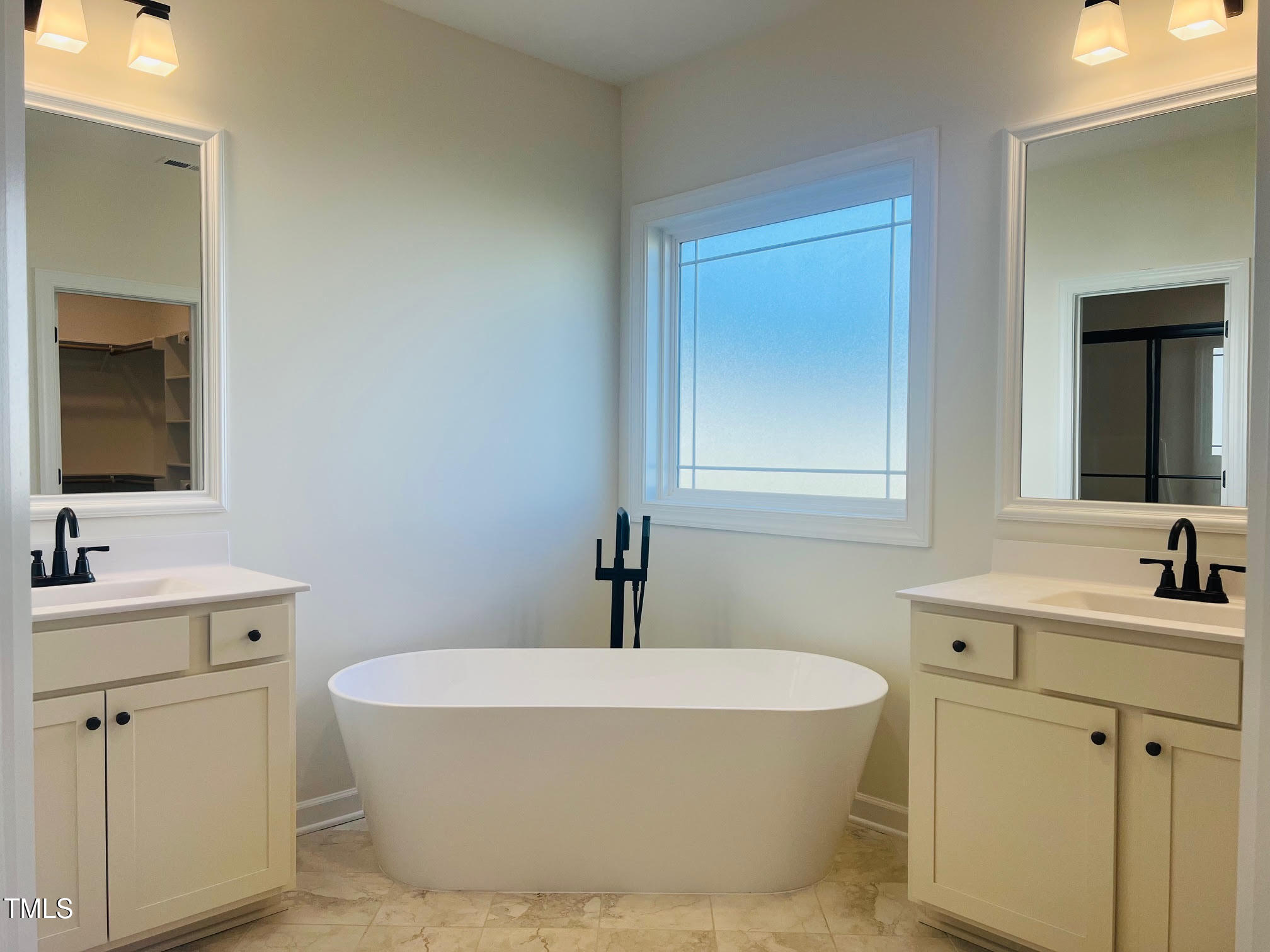204 Seahawk Way