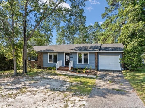 Photo of 5405 SANDSTONE Drive, Fayetteville, NC 28311 (MLS # LP768377)