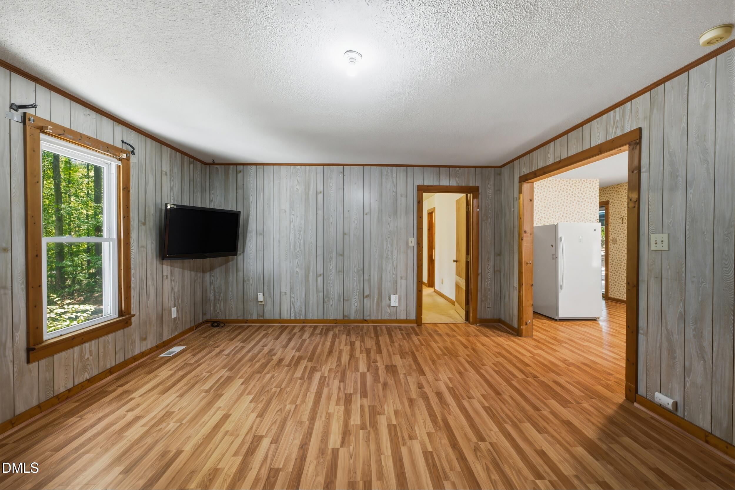 956 Holden Road