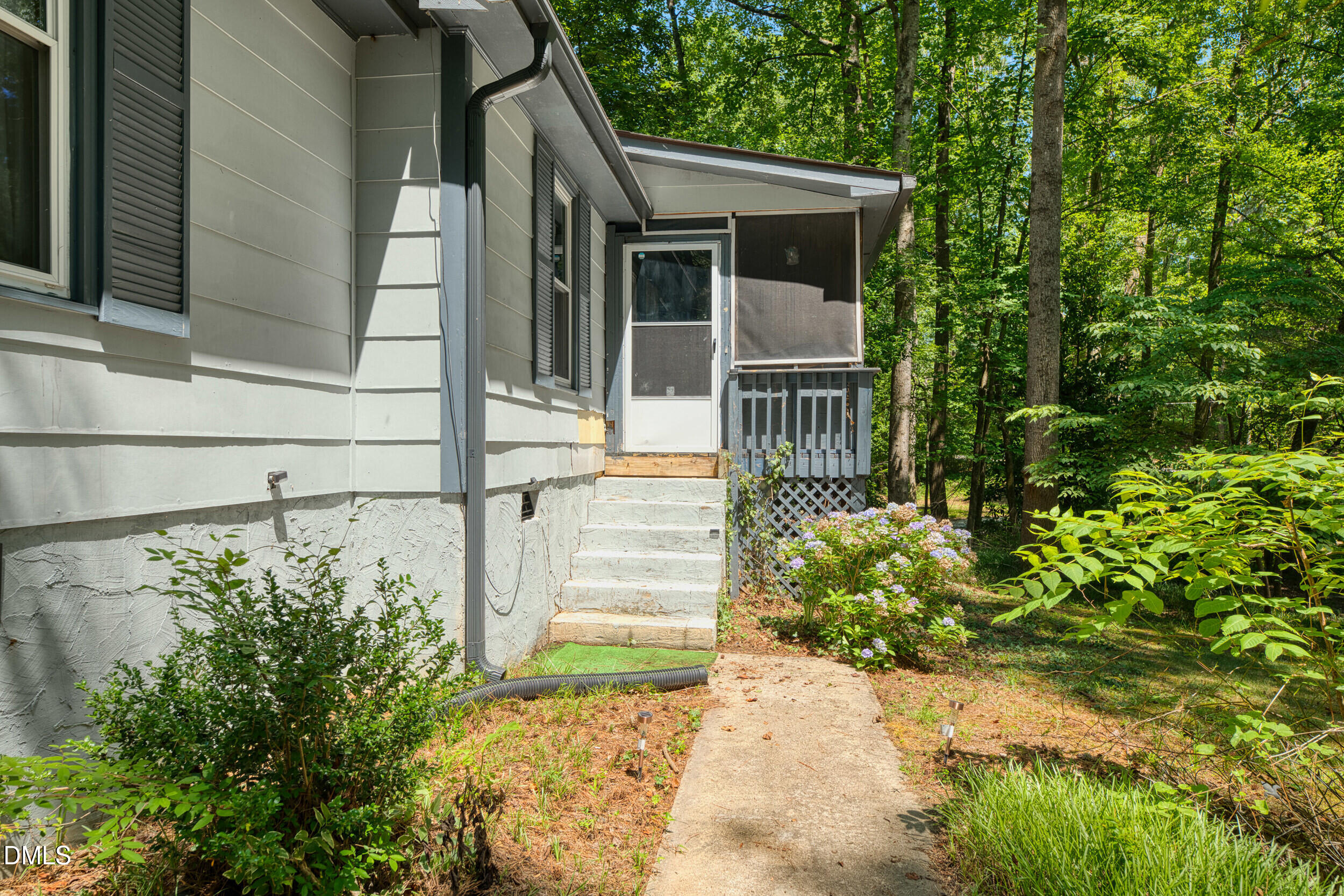 956 Holden Road
