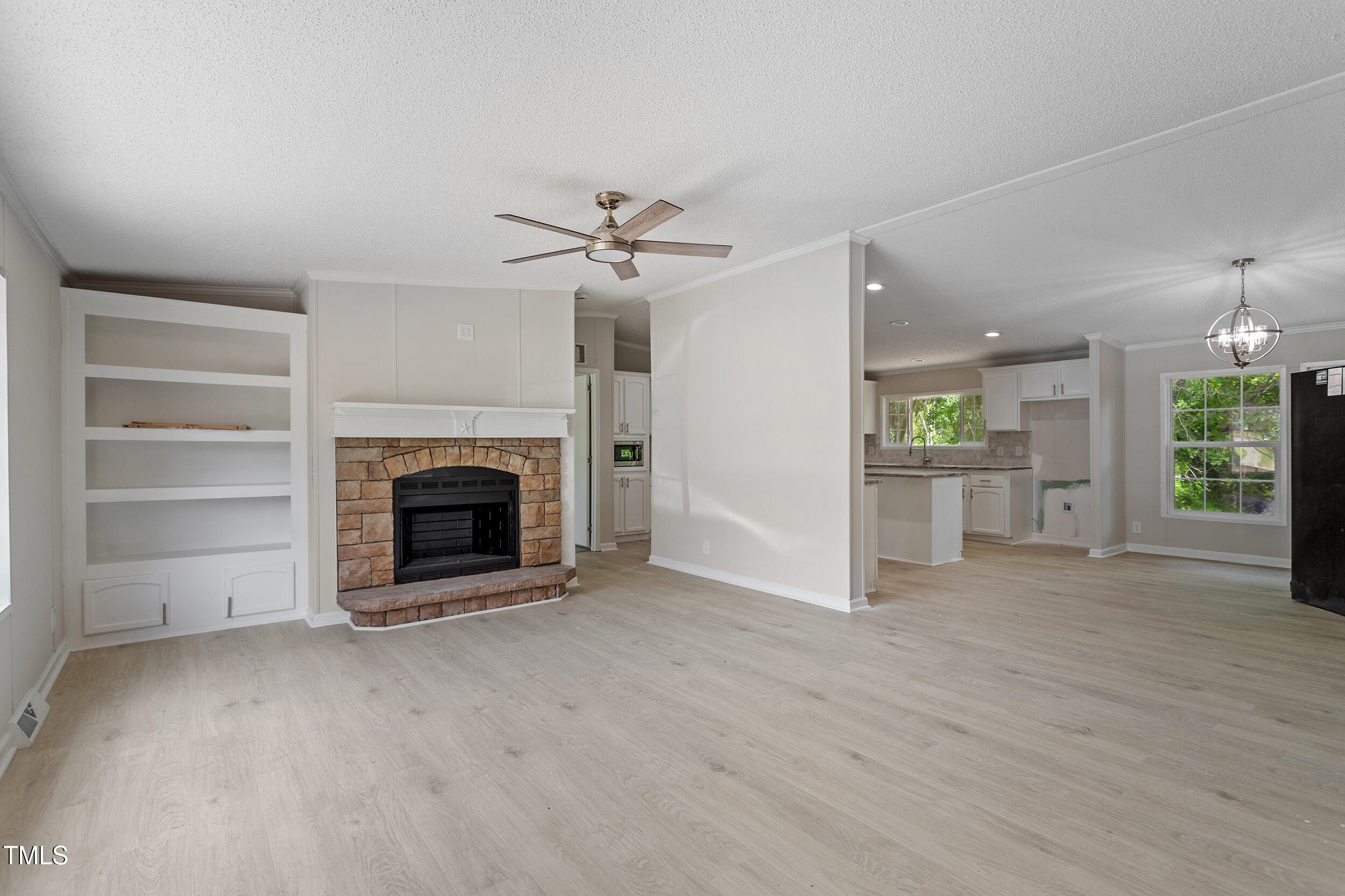 125 Hillcreek Drive