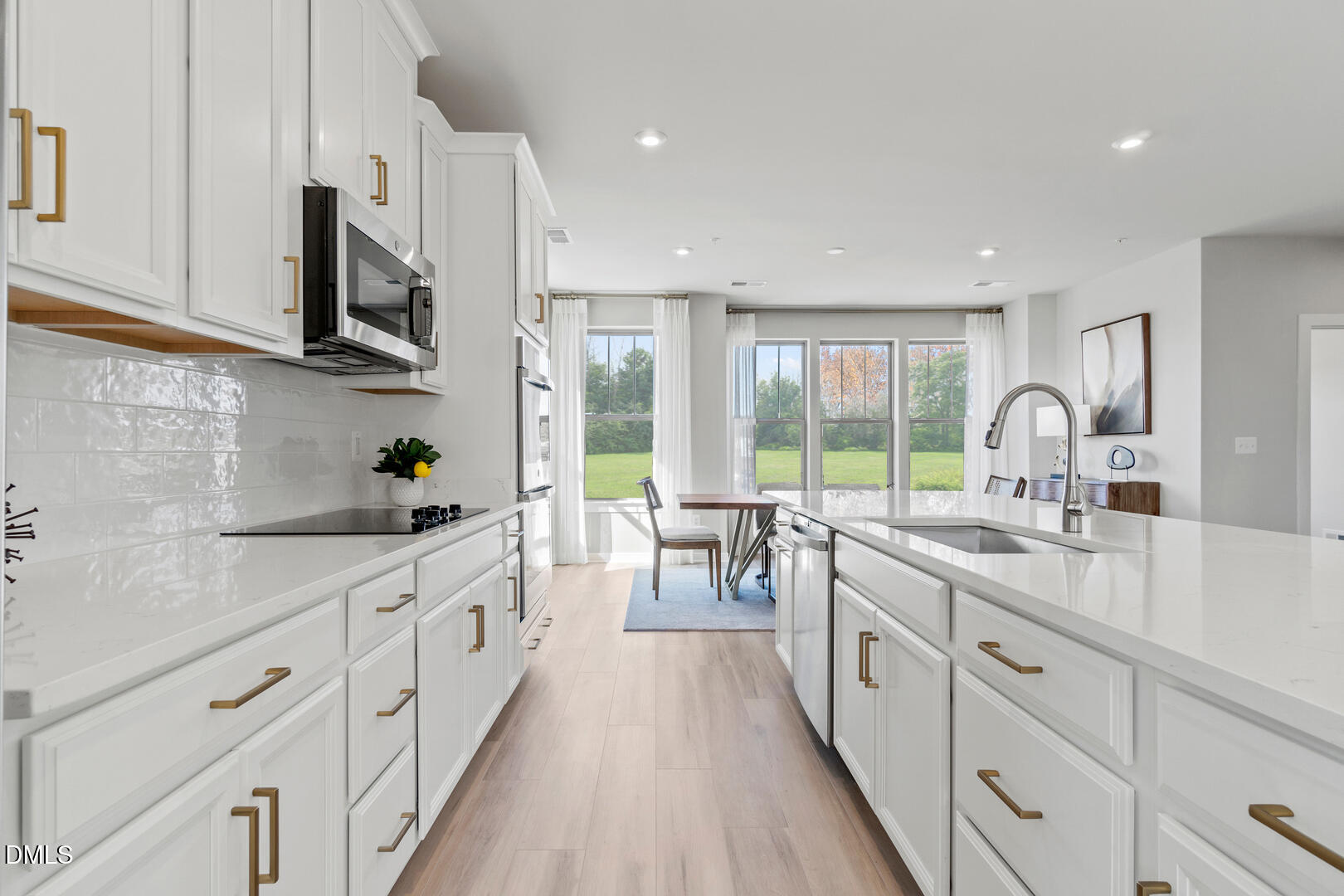 1250 Coach Station Alley 201