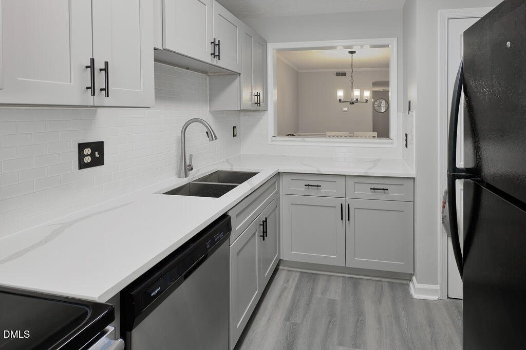 412 Oak Hollow Court