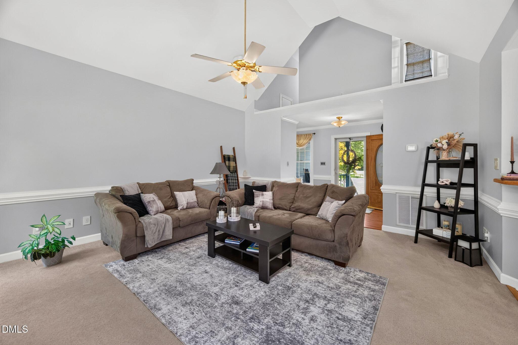 400 La Vista Court