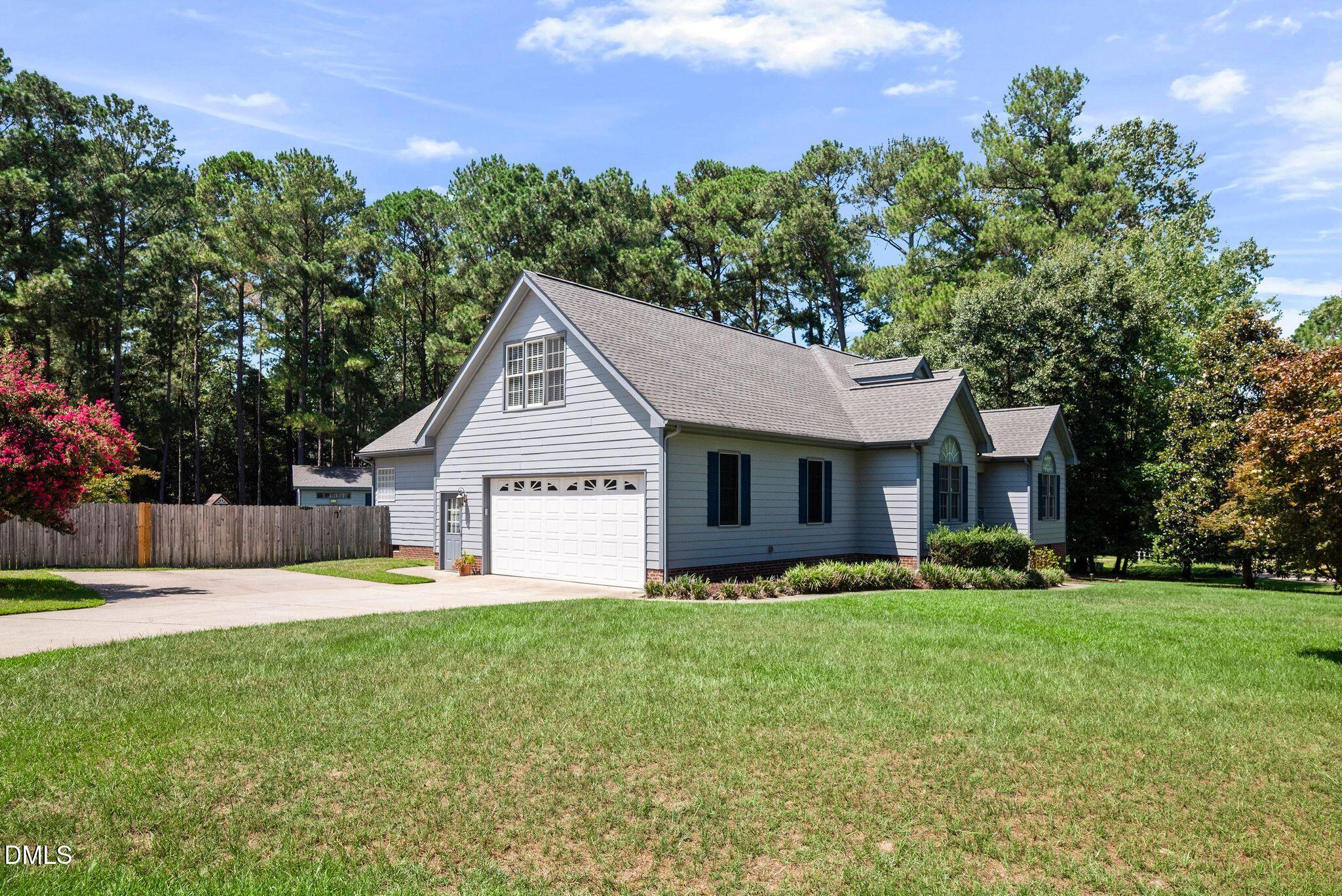 400 La Vista Court