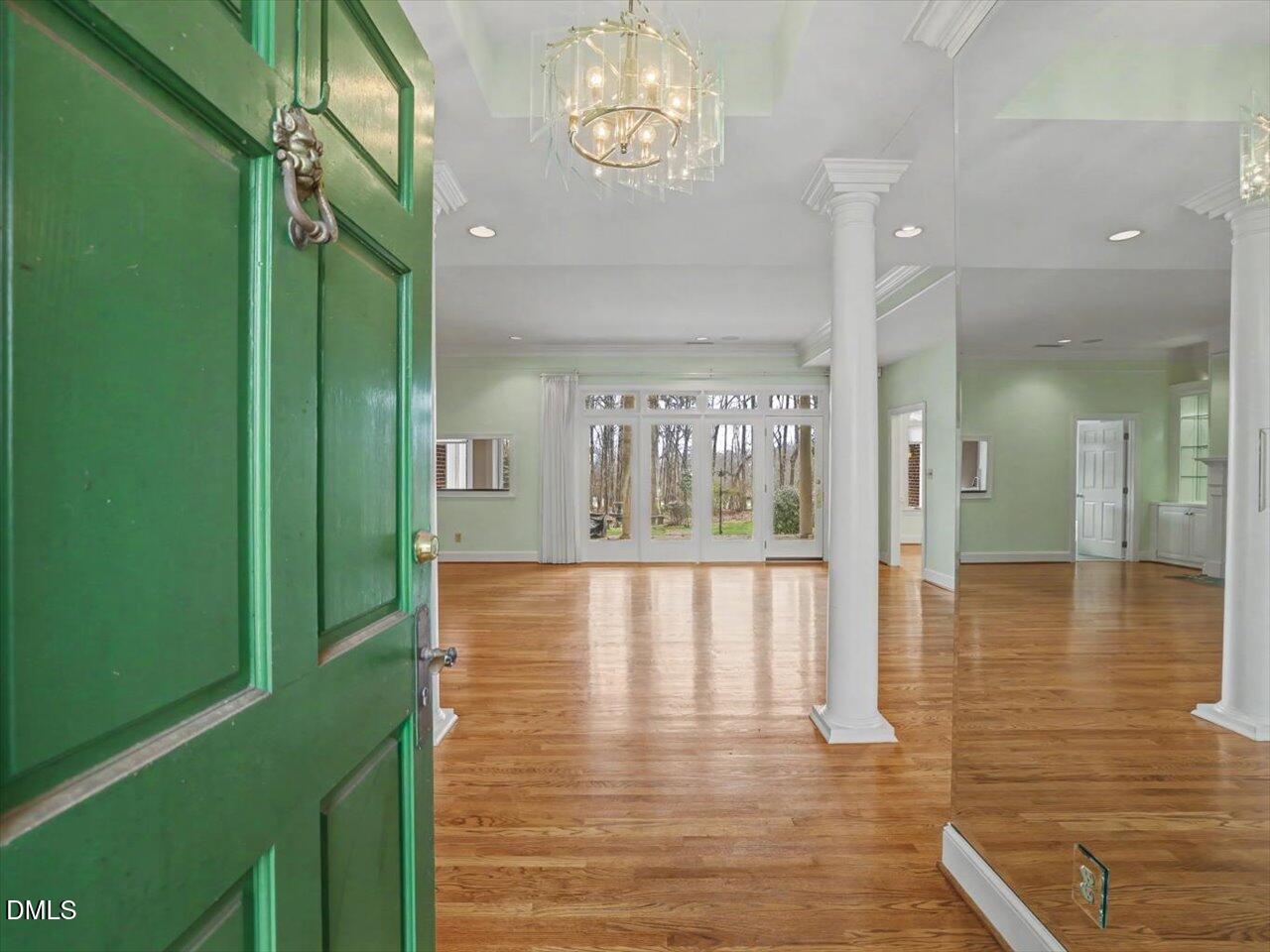 305 Sutherland Court