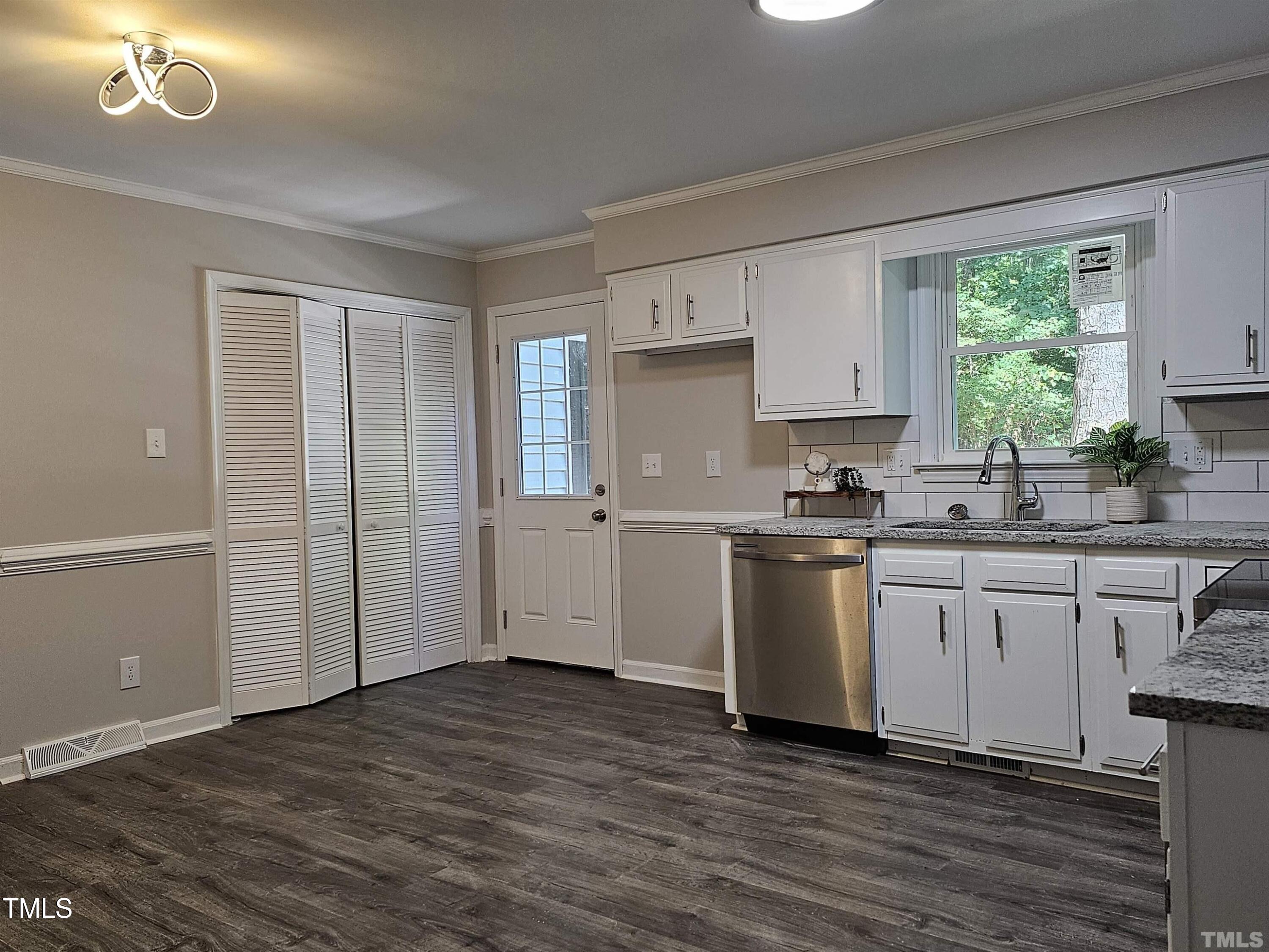 5904 Applewood Lane