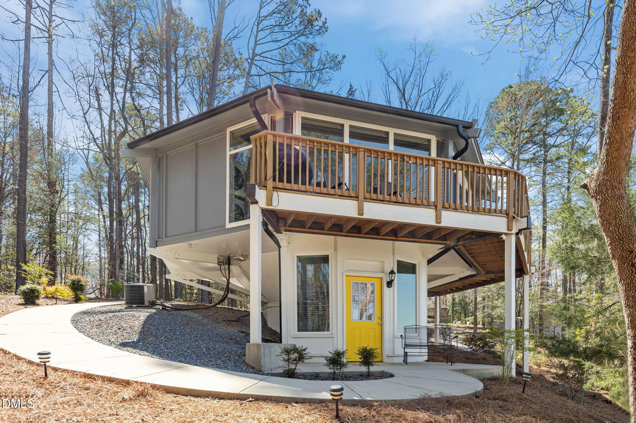 819 & 818 Hilltop Circle