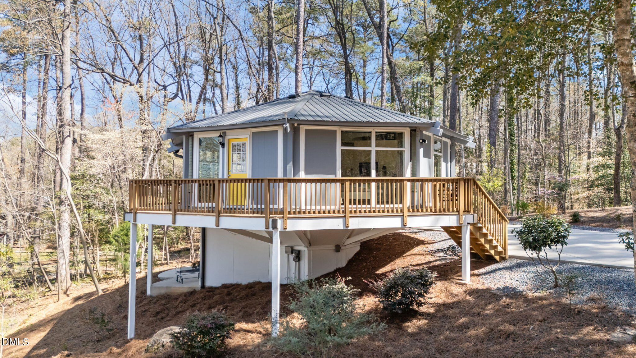 819 & 818 Hilltop Circle