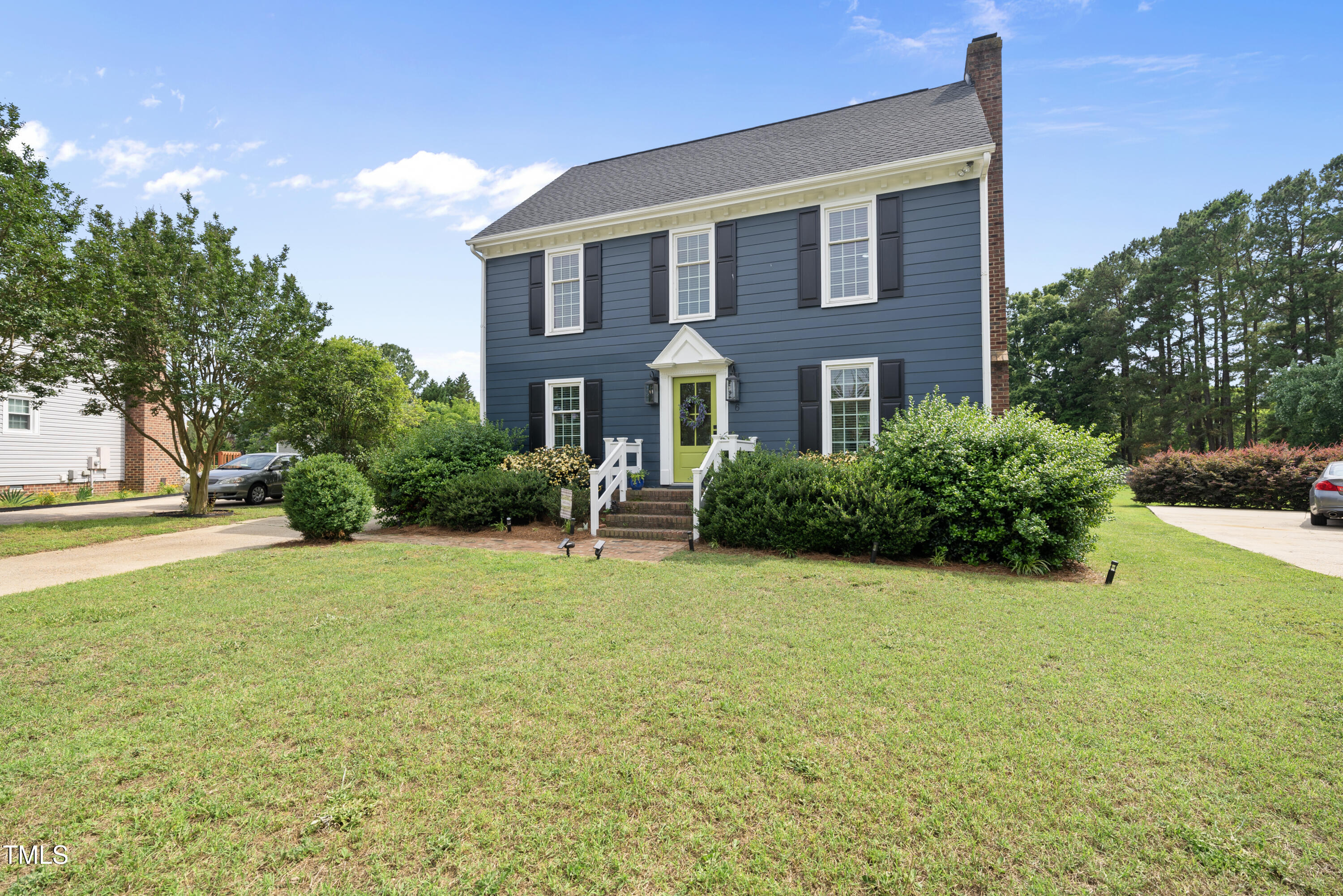 6 W Canterbury Court