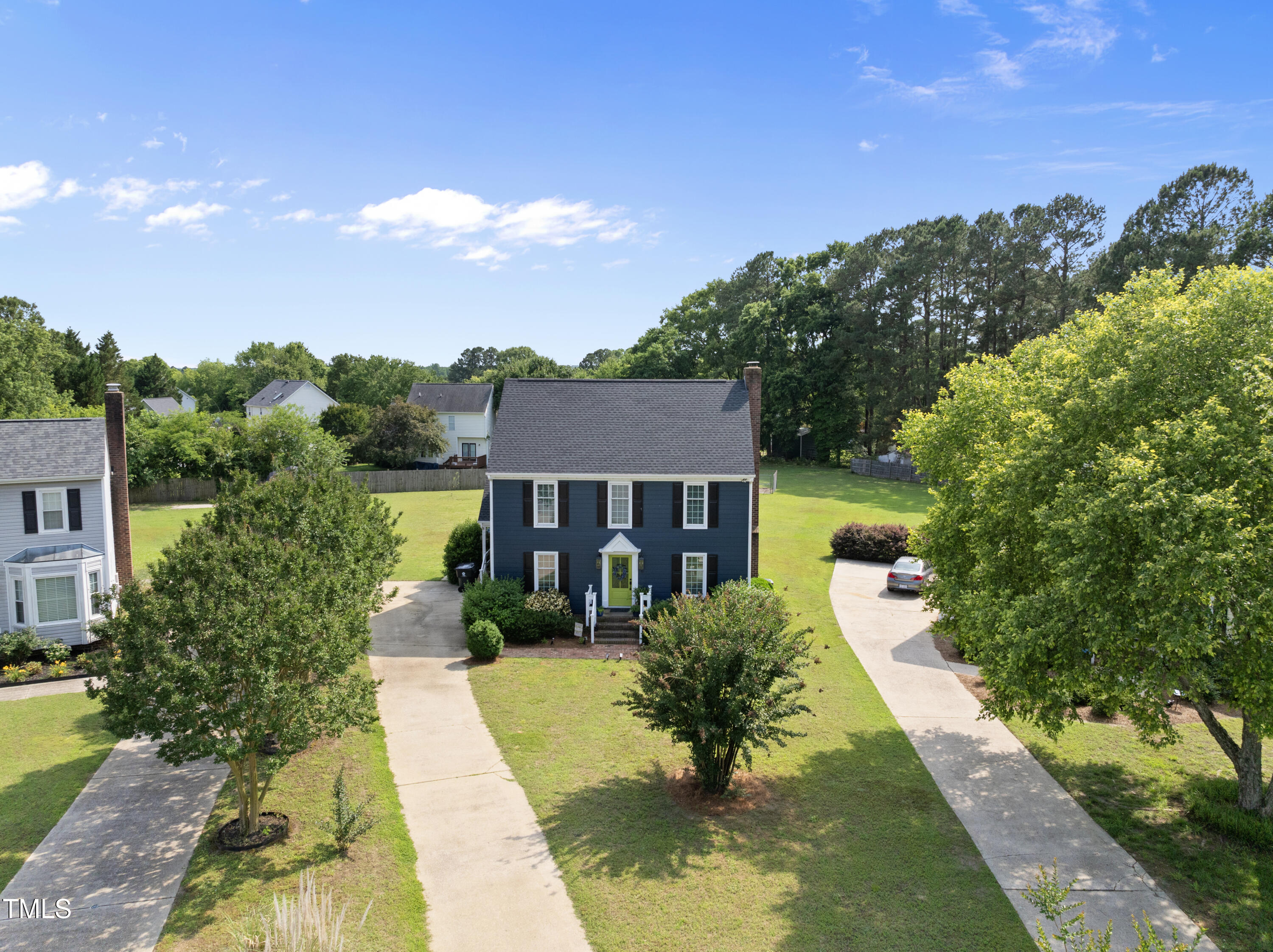 6 W Canterbury Court