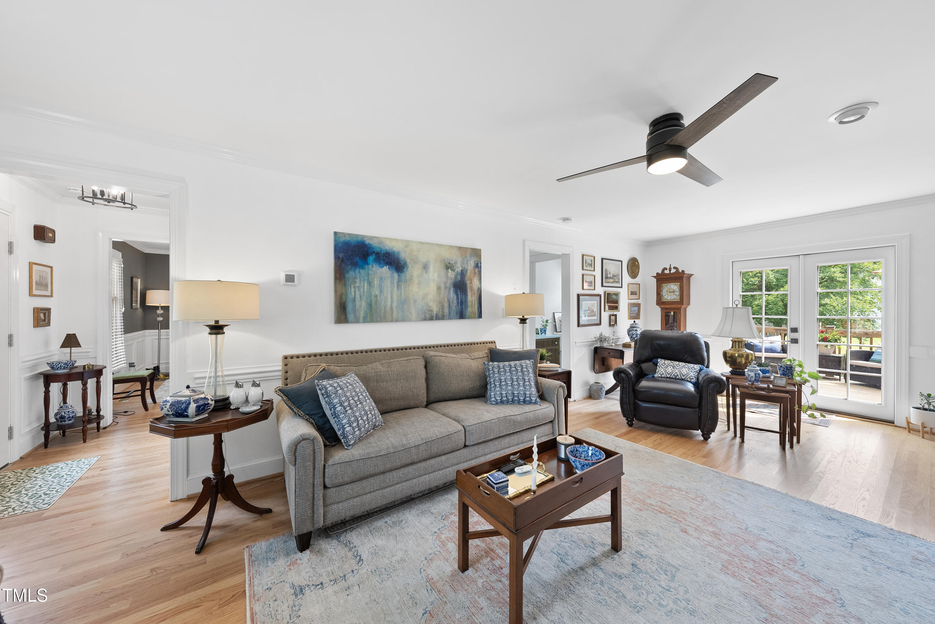 6 W Canterbury Court