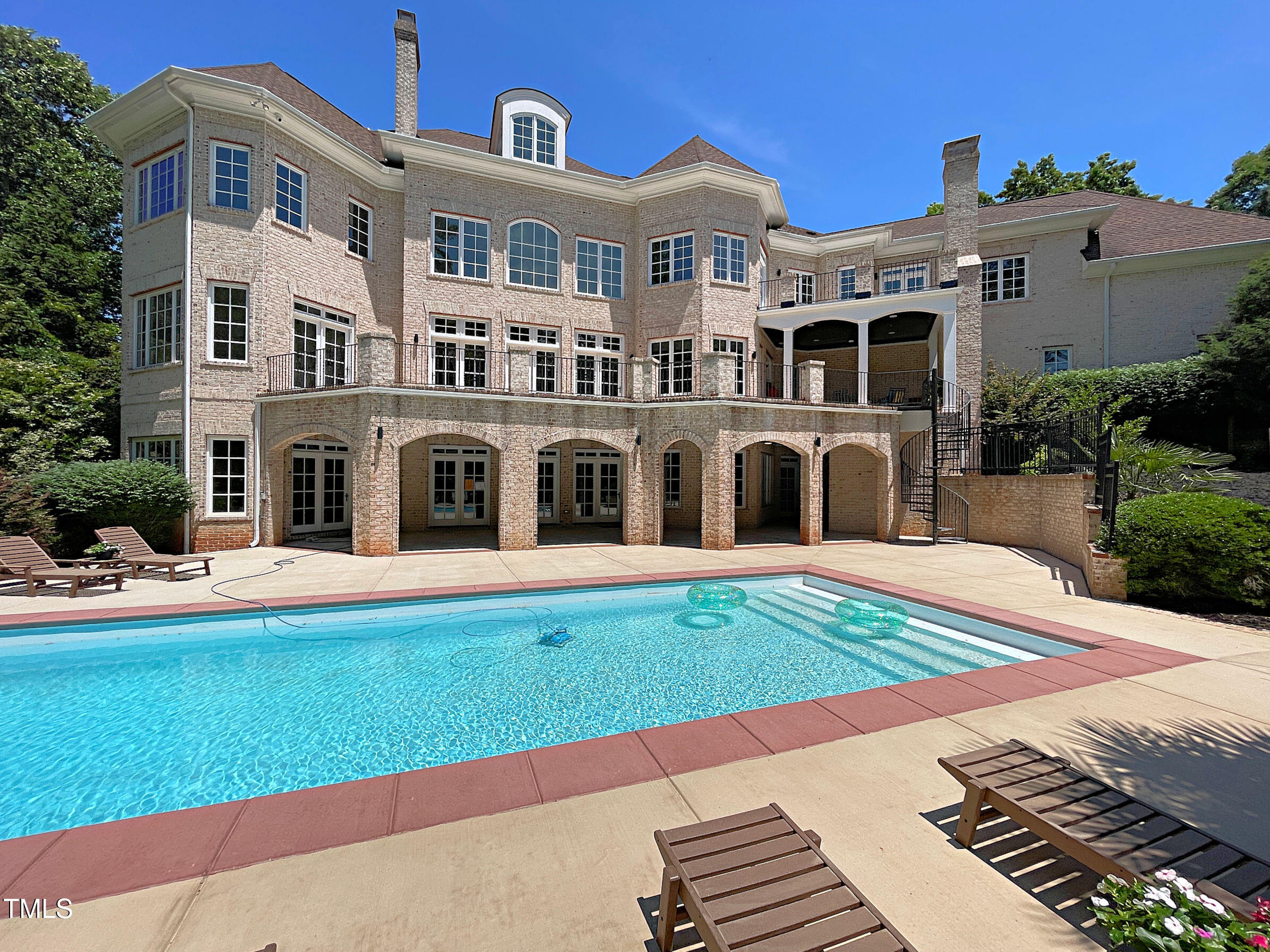 1000 Clovelly Court