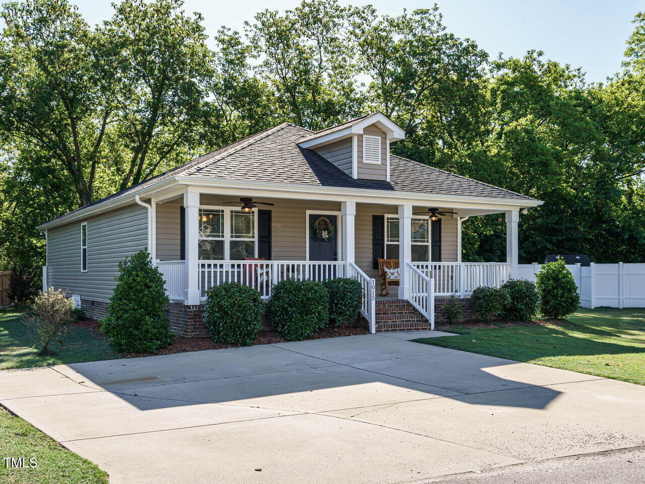 1015 E Maplewood