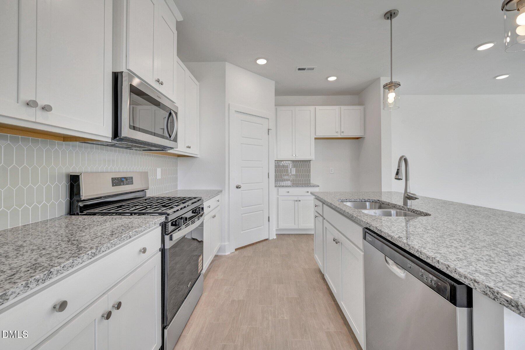 12 Serpens Drive 225