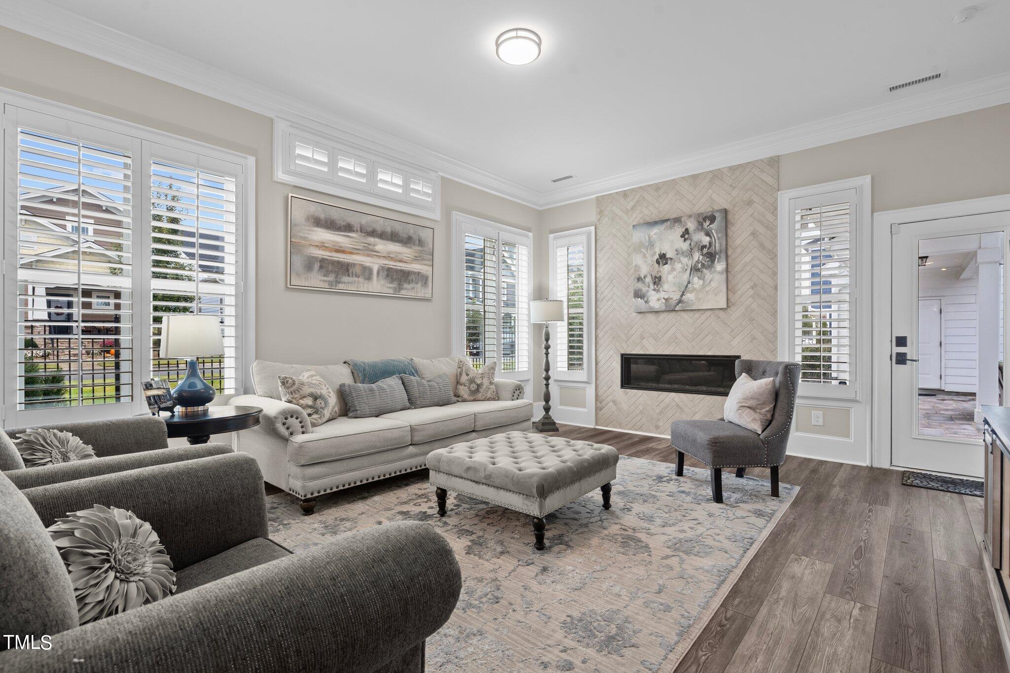 1332 Gloriosa Street