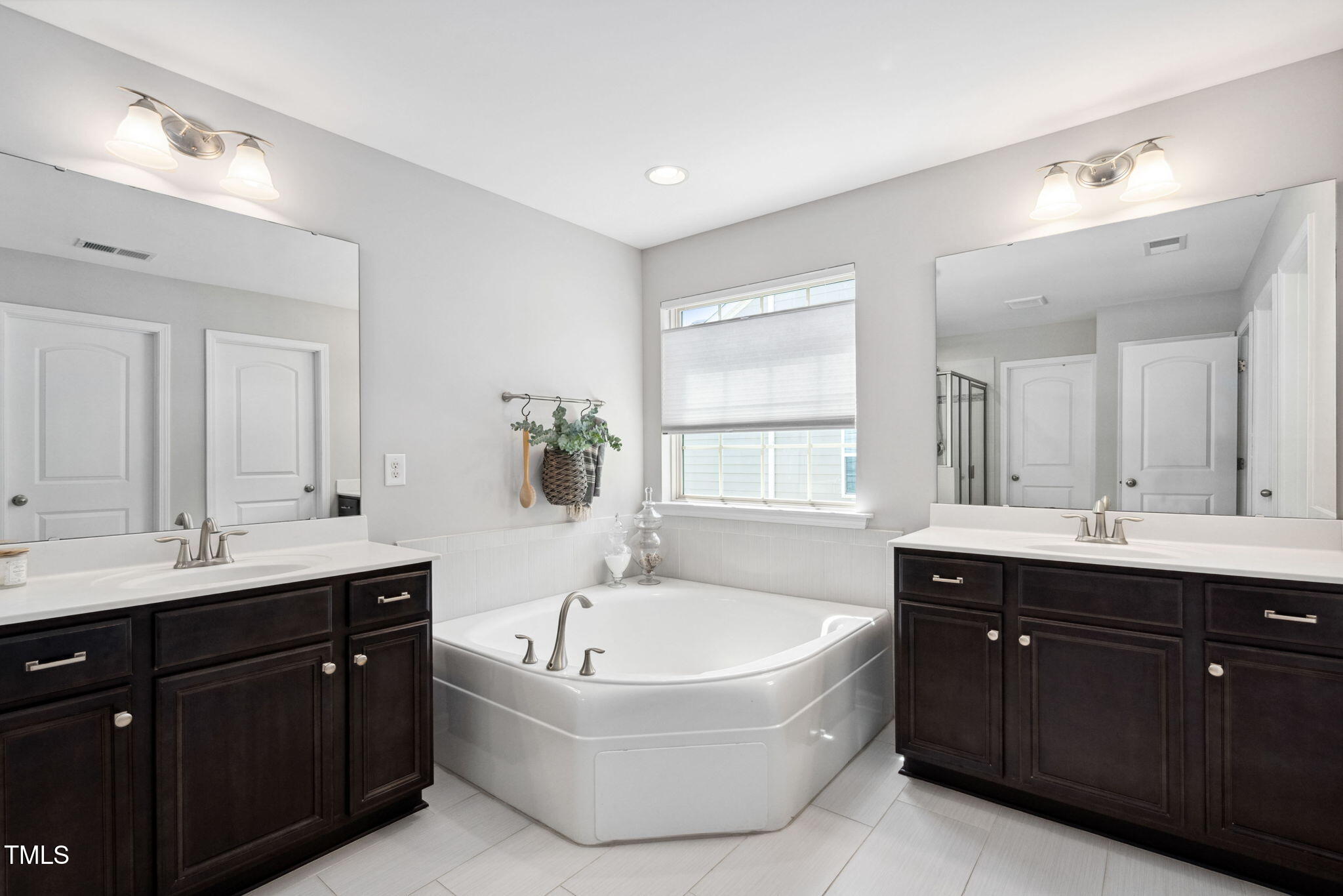 Apex, North Carolina 27502, United States, 6 Bedrooms Bedrooms, ,5 BathroomsBathrooms,Residential,Active,132463