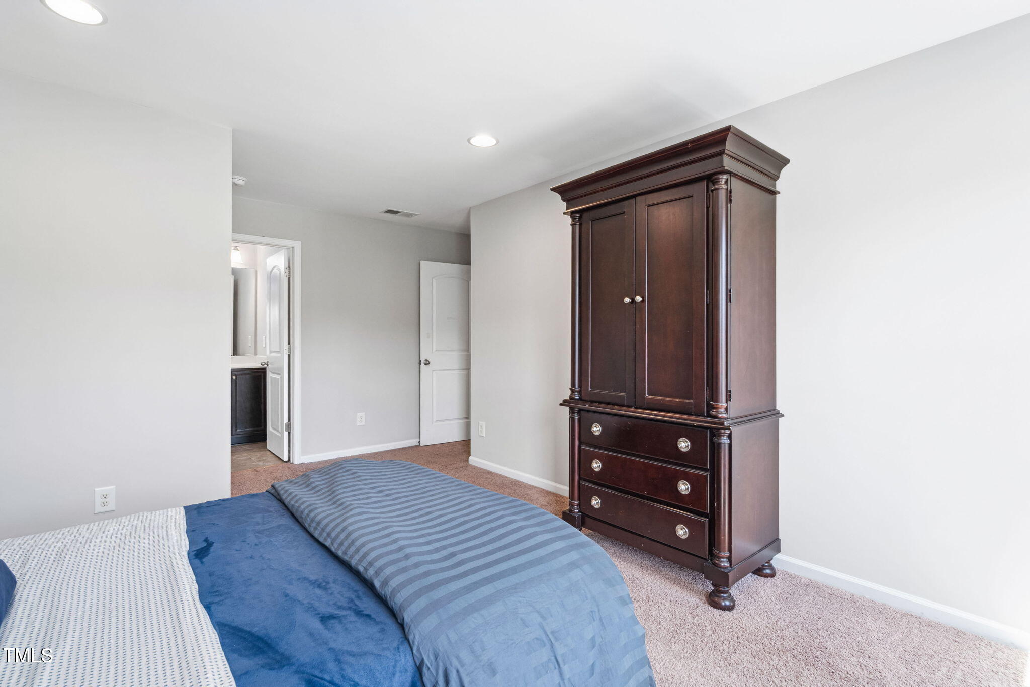 Apex, North Carolina 27502, United States, 6 Bedrooms Bedrooms, ,5 BathroomsBathrooms,Residential,Active,132463