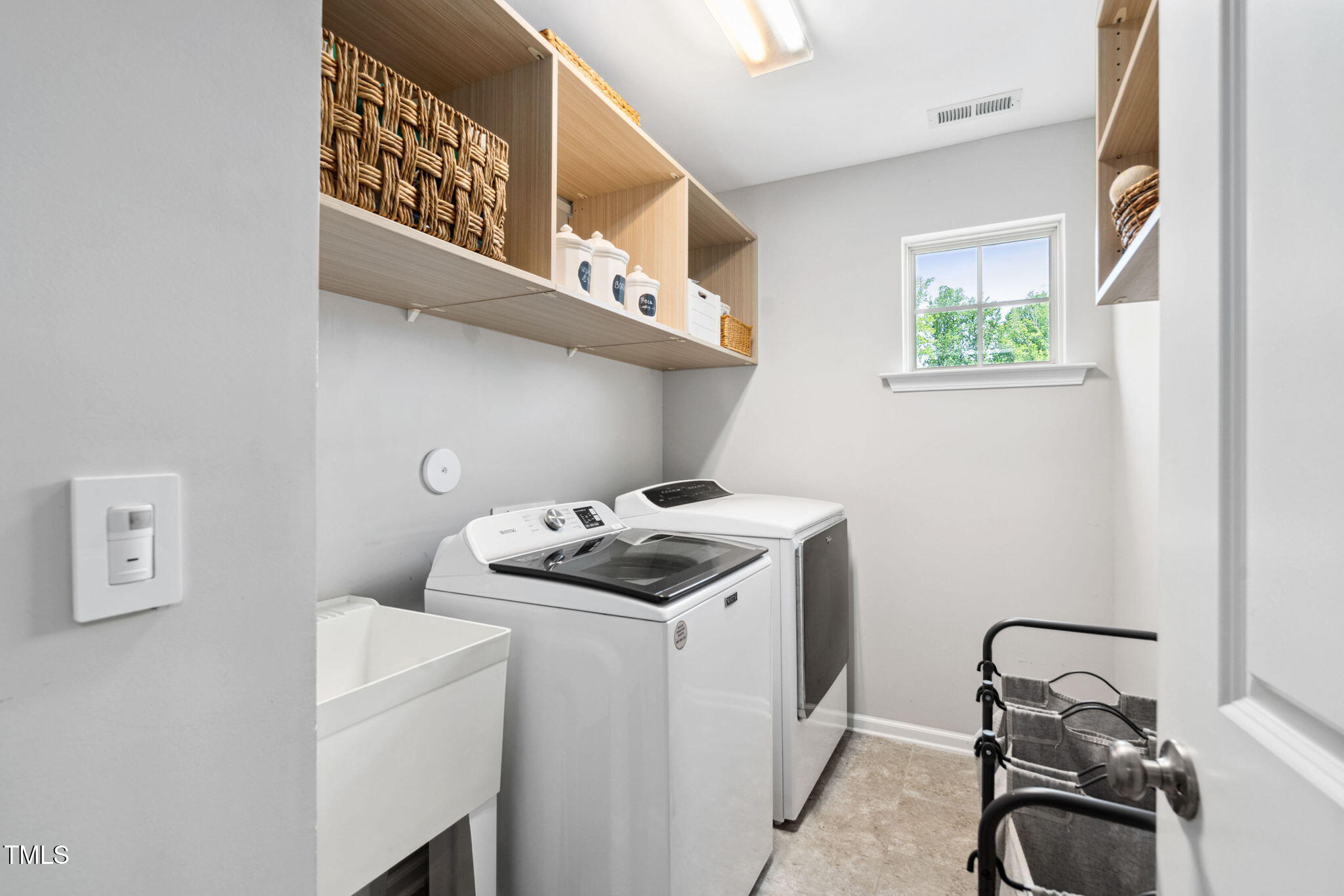 Apex, North Carolina 27502, United States, 6 Bedrooms Bedrooms, ,5 BathroomsBathrooms,Residential,Active,132463