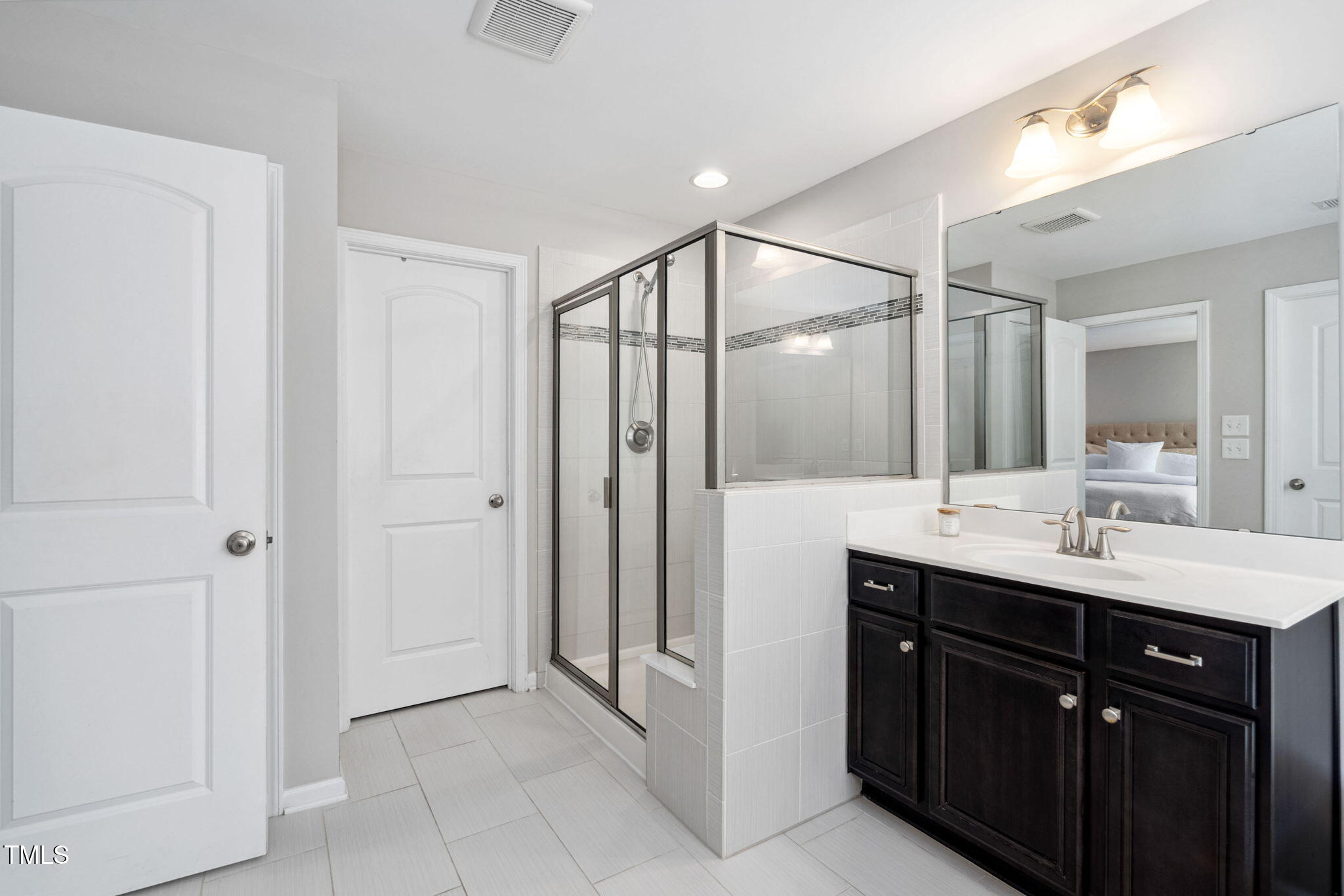 Apex, North Carolina 27502, United States, 6 Bedrooms Bedrooms, ,5 BathroomsBathrooms,Residential,Active,132463