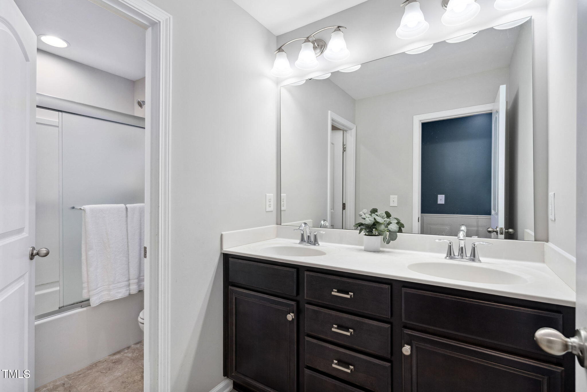 Apex, North Carolina 27502, United States, 6 Bedrooms Bedrooms, ,5 BathroomsBathrooms,Residential,Active,132463