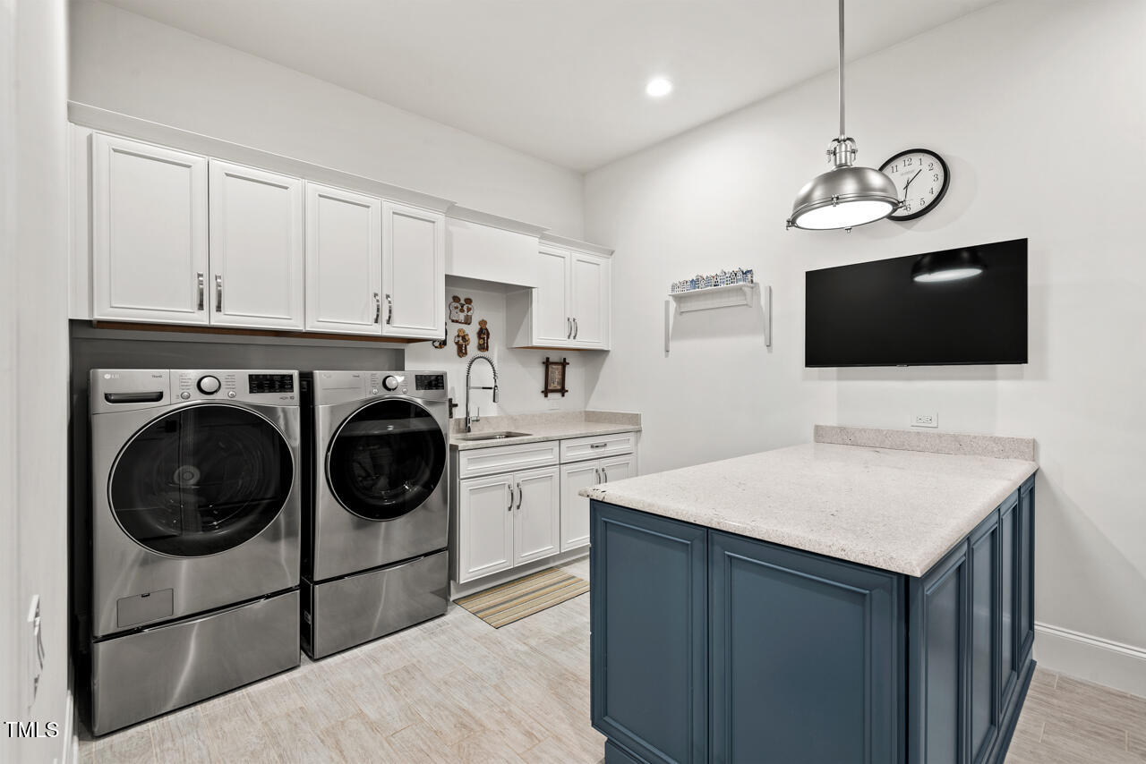 Durham, North Carolina 27713, United States, 4 Bedrooms Bedrooms, ,5 BathroomsBathrooms,Residential,Pending,88036