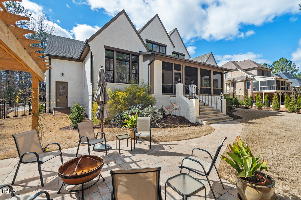 Durham, North Carolina 27713, United States, 4 Bedrooms Bedrooms, ,5 BathroomsBathrooms,Residential,Pending,88036