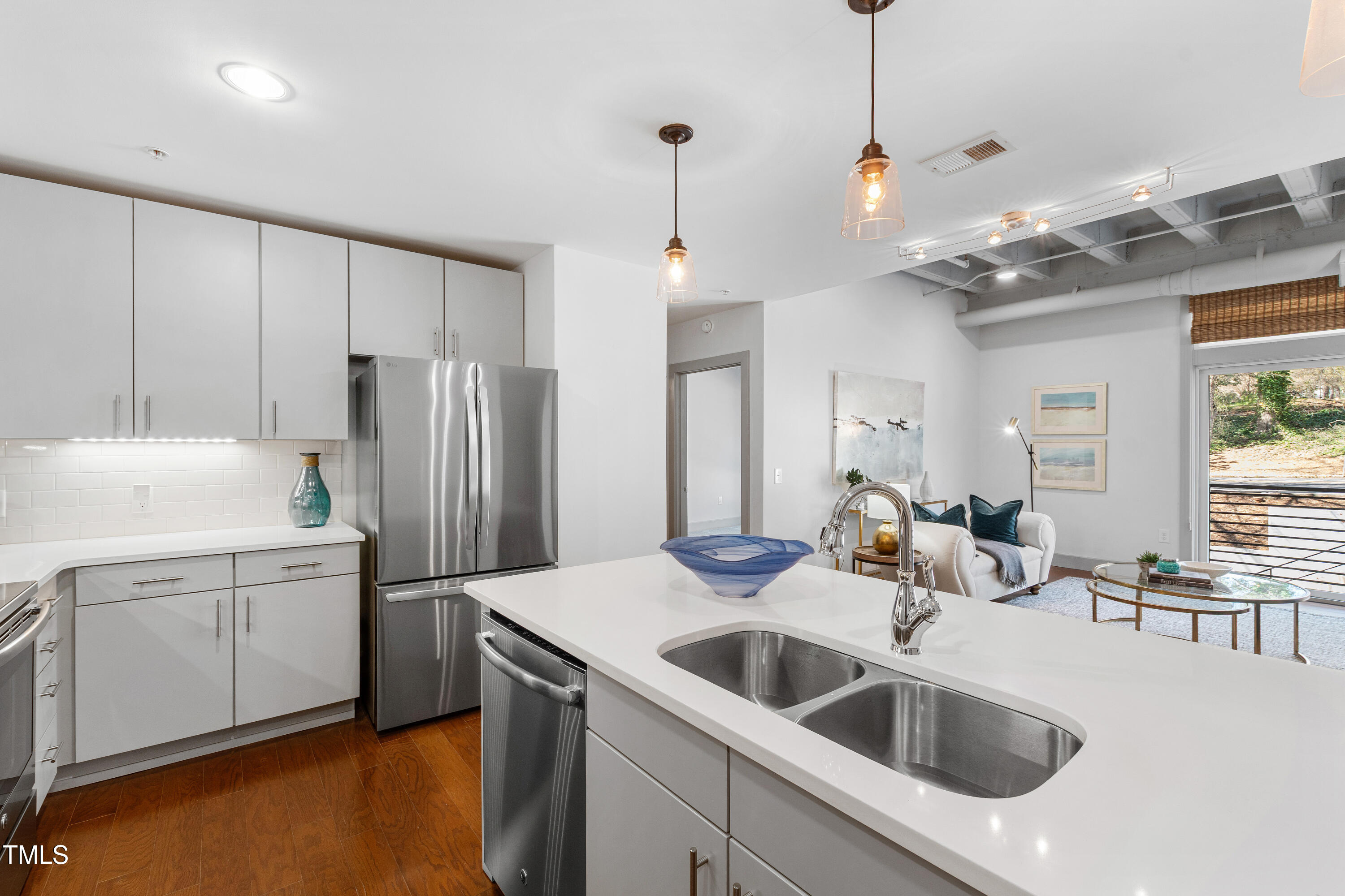 Raleigh, North Carolina 27605, United States, 2 Bedrooms Bedrooms, ,2 BathroomsBathrooms,Residential,Active,55815