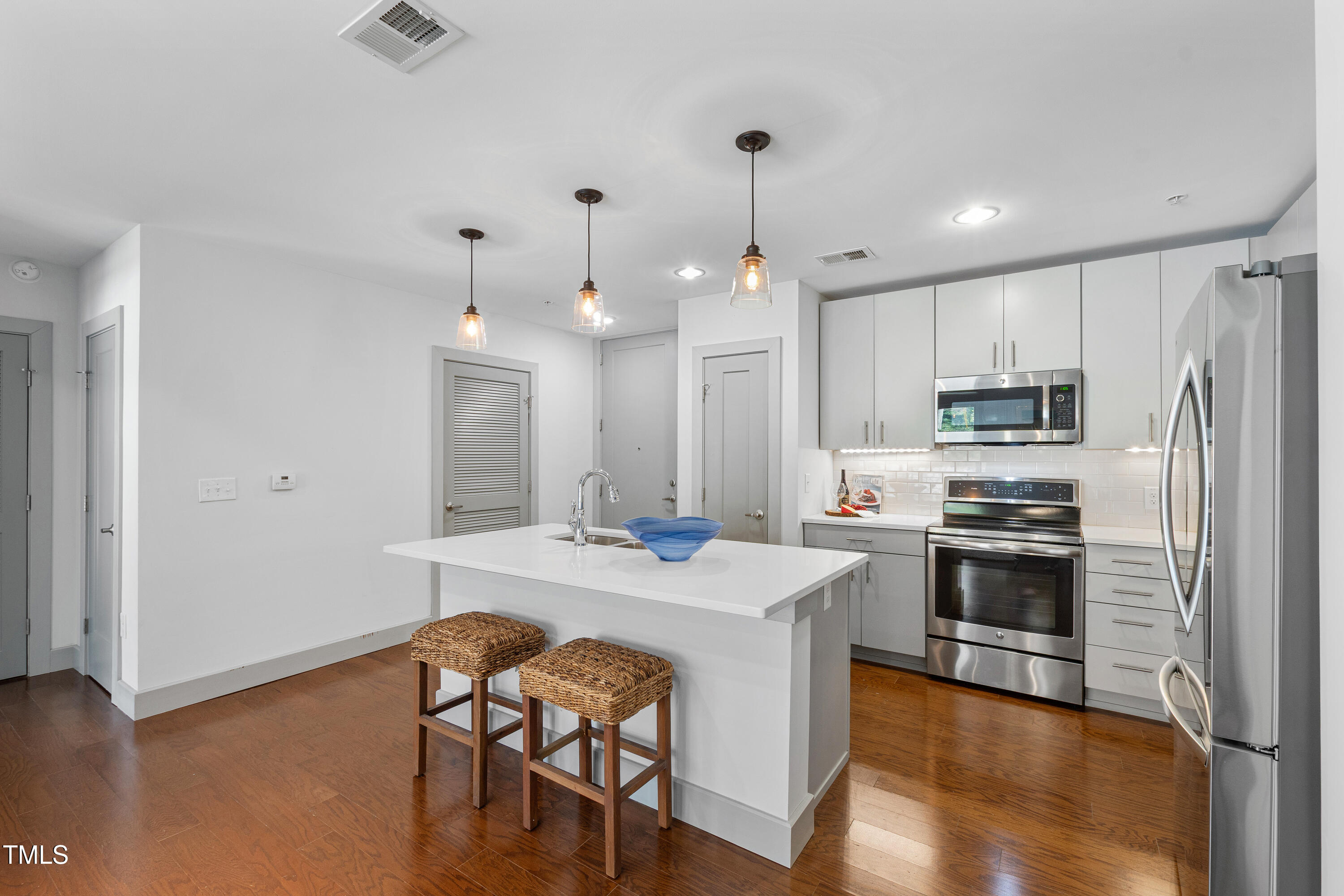 Raleigh, North Carolina 27605, United States, 2 Bedrooms Bedrooms, ,2 BathroomsBathrooms,Residential,Active,55815