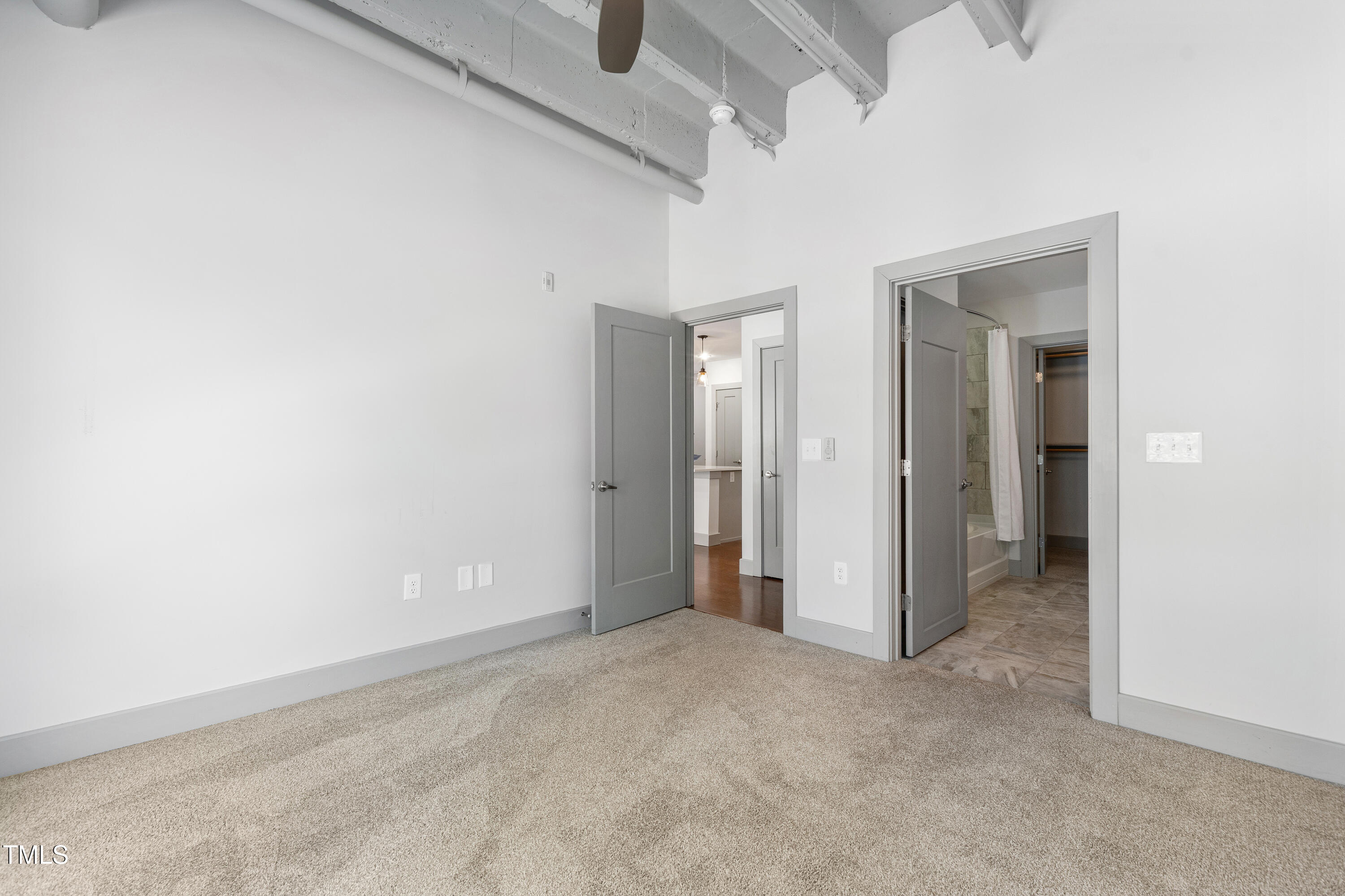 Raleigh, North Carolina 27605, United States, 2 Bedrooms Bedrooms, ,2 BathroomsBathrooms,Residential,Active,55815