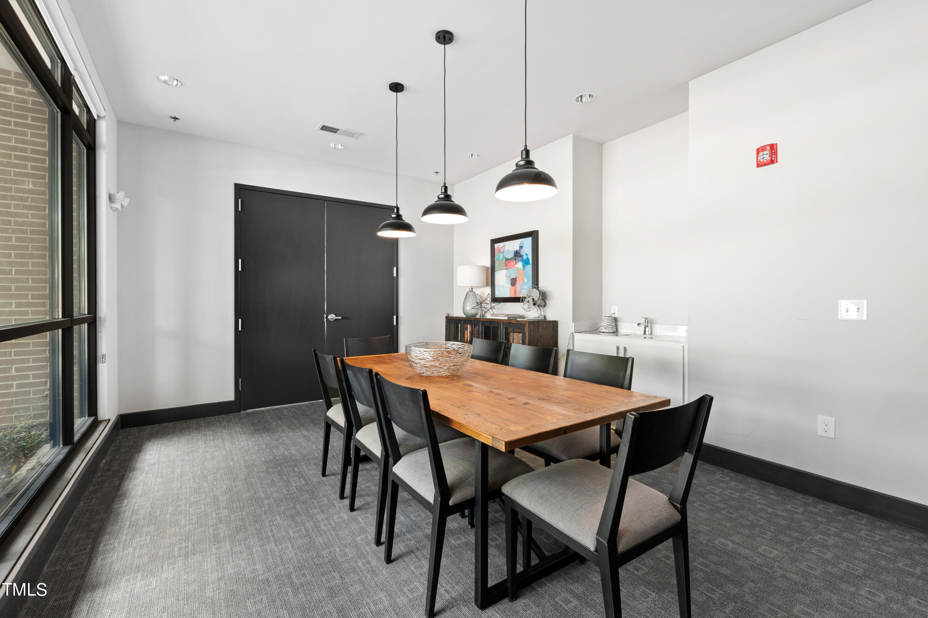 Raleigh, North Carolina 27605, United States, 2 Bedrooms Bedrooms, ,2 BathroomsBathrooms,Residential,Active,55815