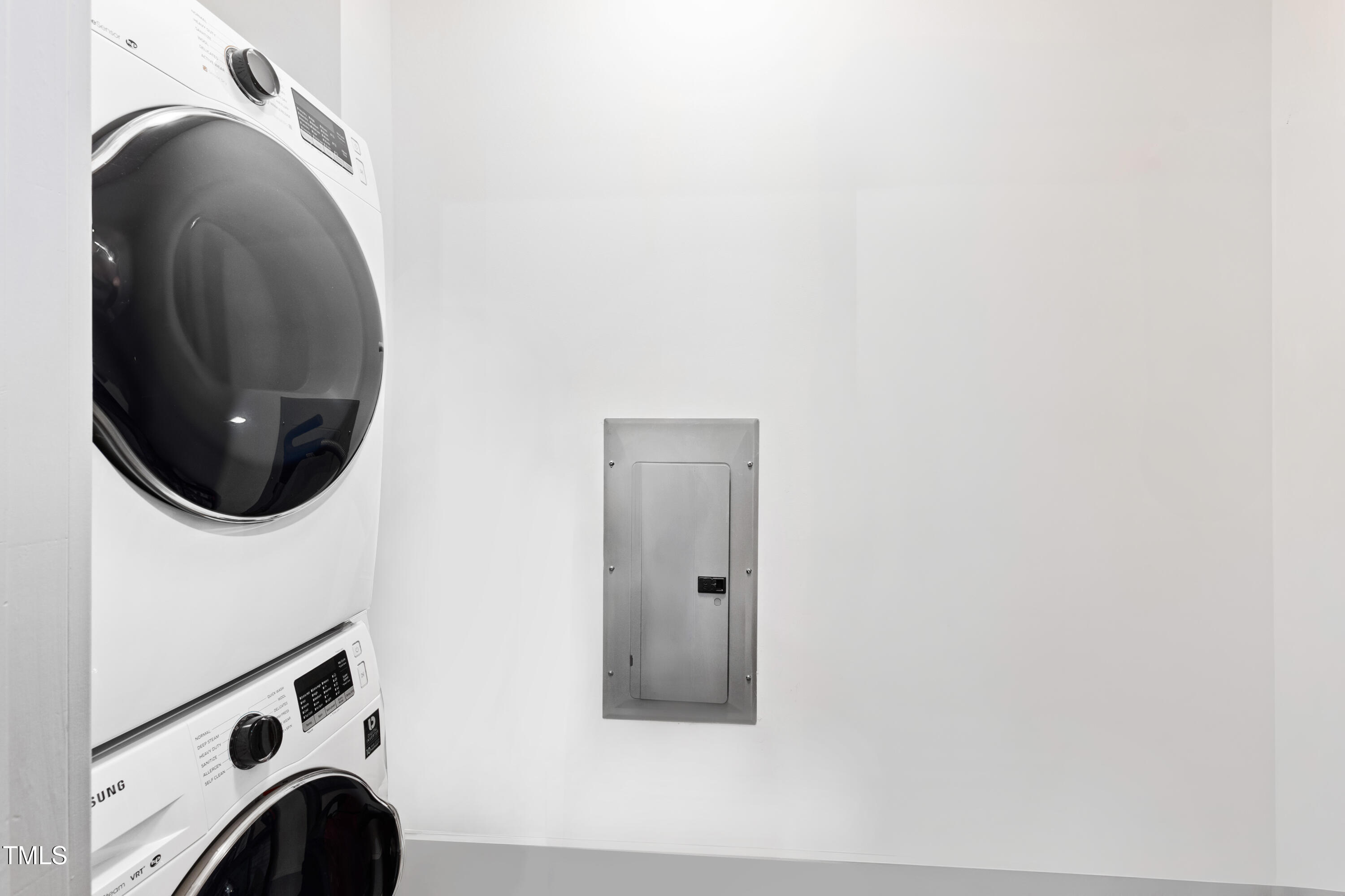 Raleigh, North Carolina 27605, United States, 2 Bedrooms Bedrooms, ,2 BathroomsBathrooms,Residential,Active,55815