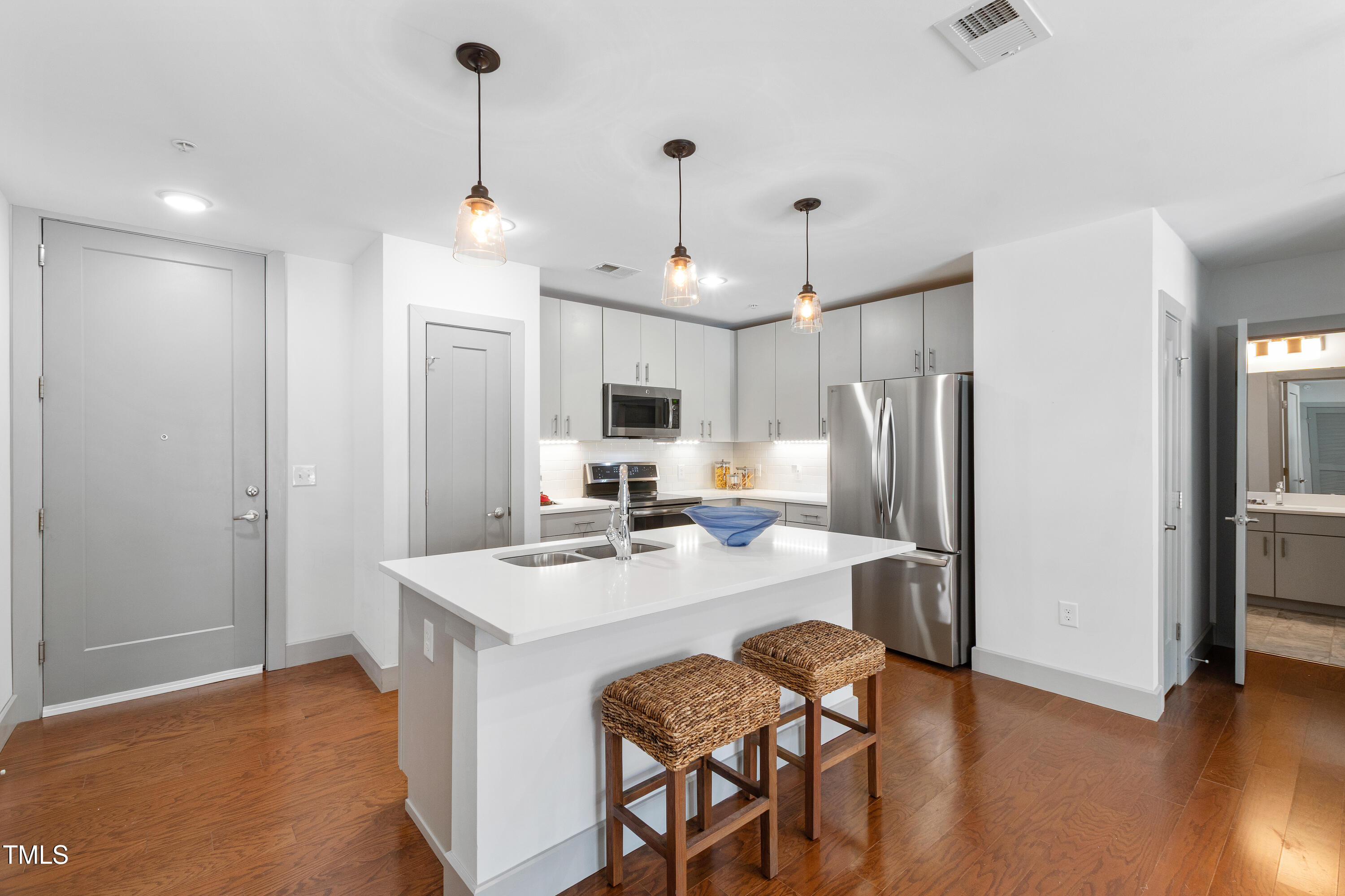 Raleigh, North Carolina 27605, United States, 2 Bedrooms Bedrooms, ,2 BathroomsBathrooms,Residential,Active,55815