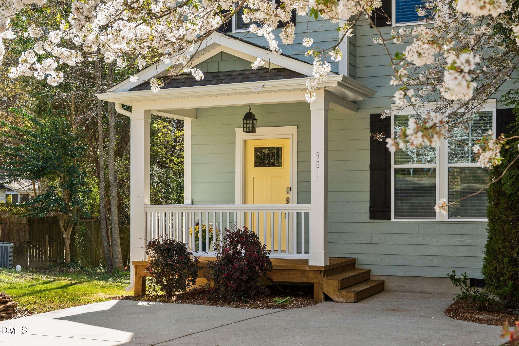 901 Woodbriar Street