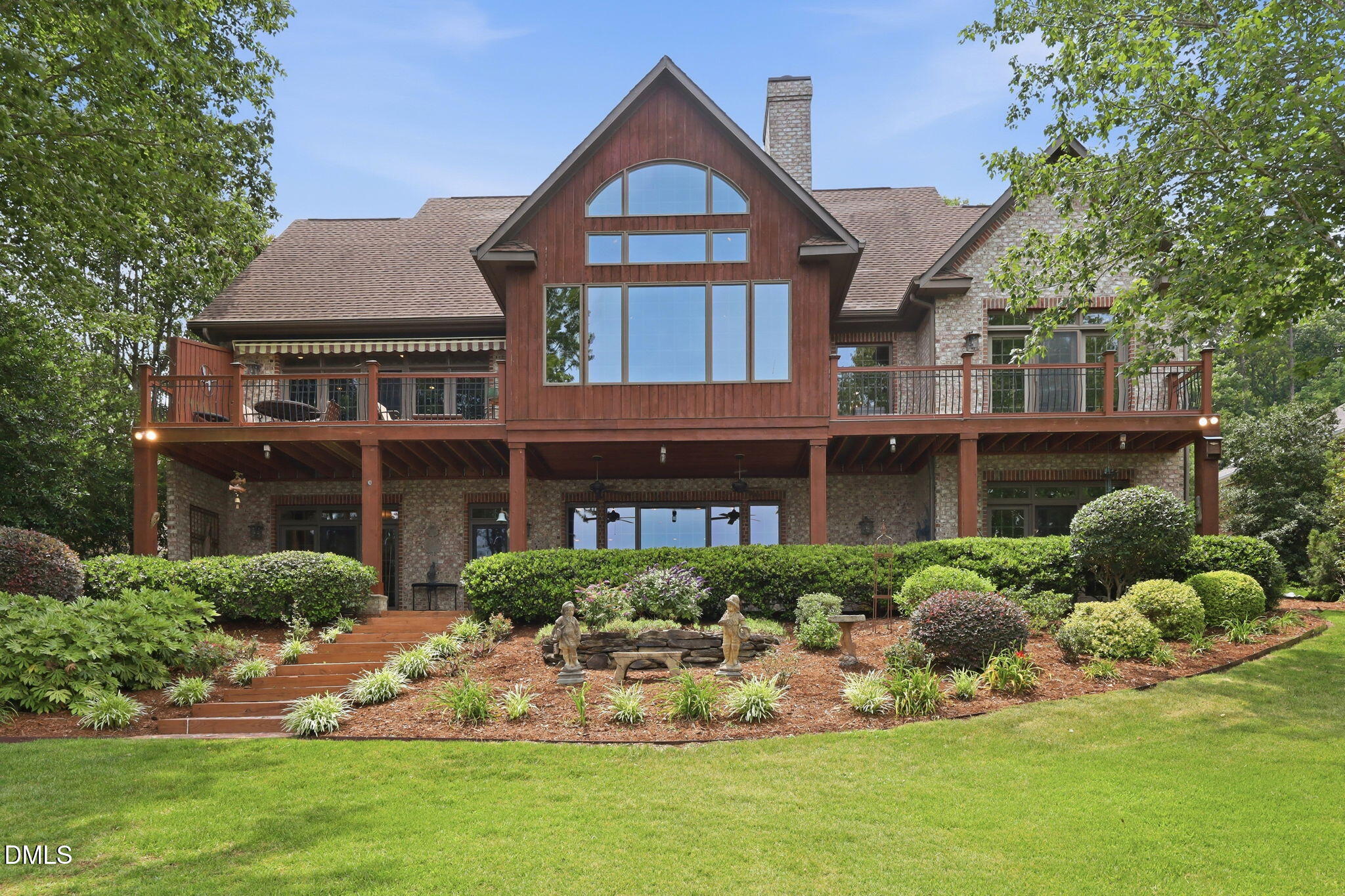8 The Pointe