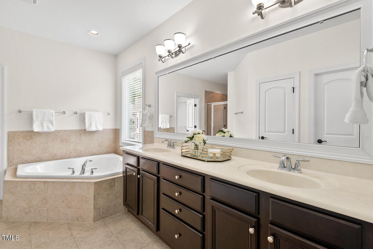 Chapel Hill, North Carolina 27516, United States, 5 Bedrooms Bedrooms, ,4 BathroomsBathrooms,Residential,Active,151366