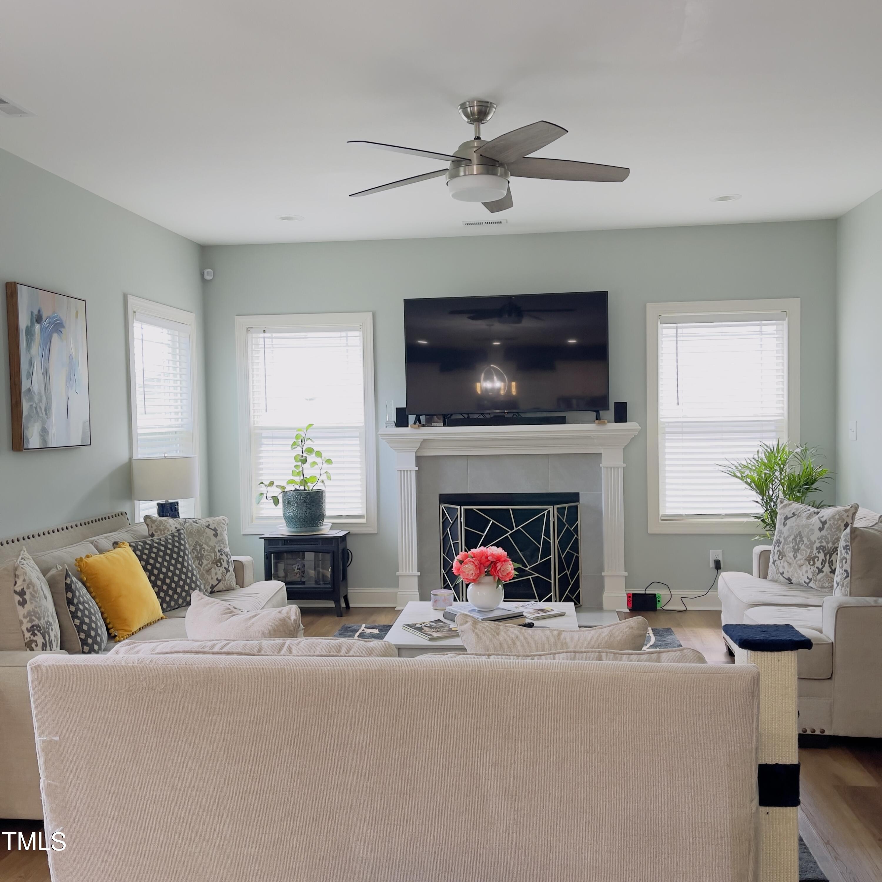 136 Unique Place