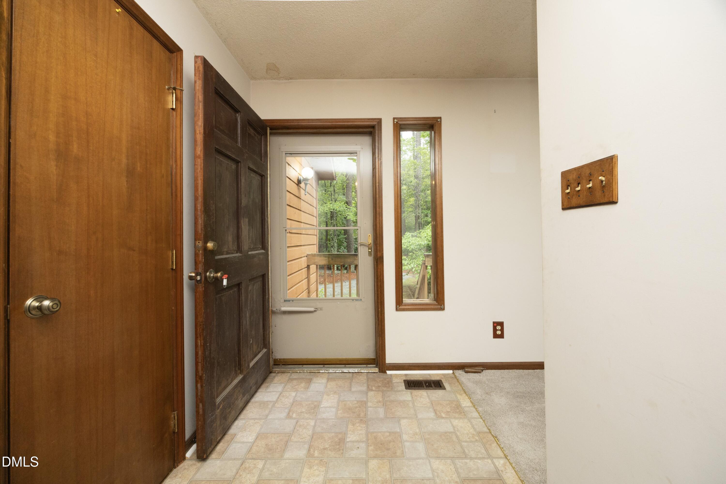 9816 Leslie Drive