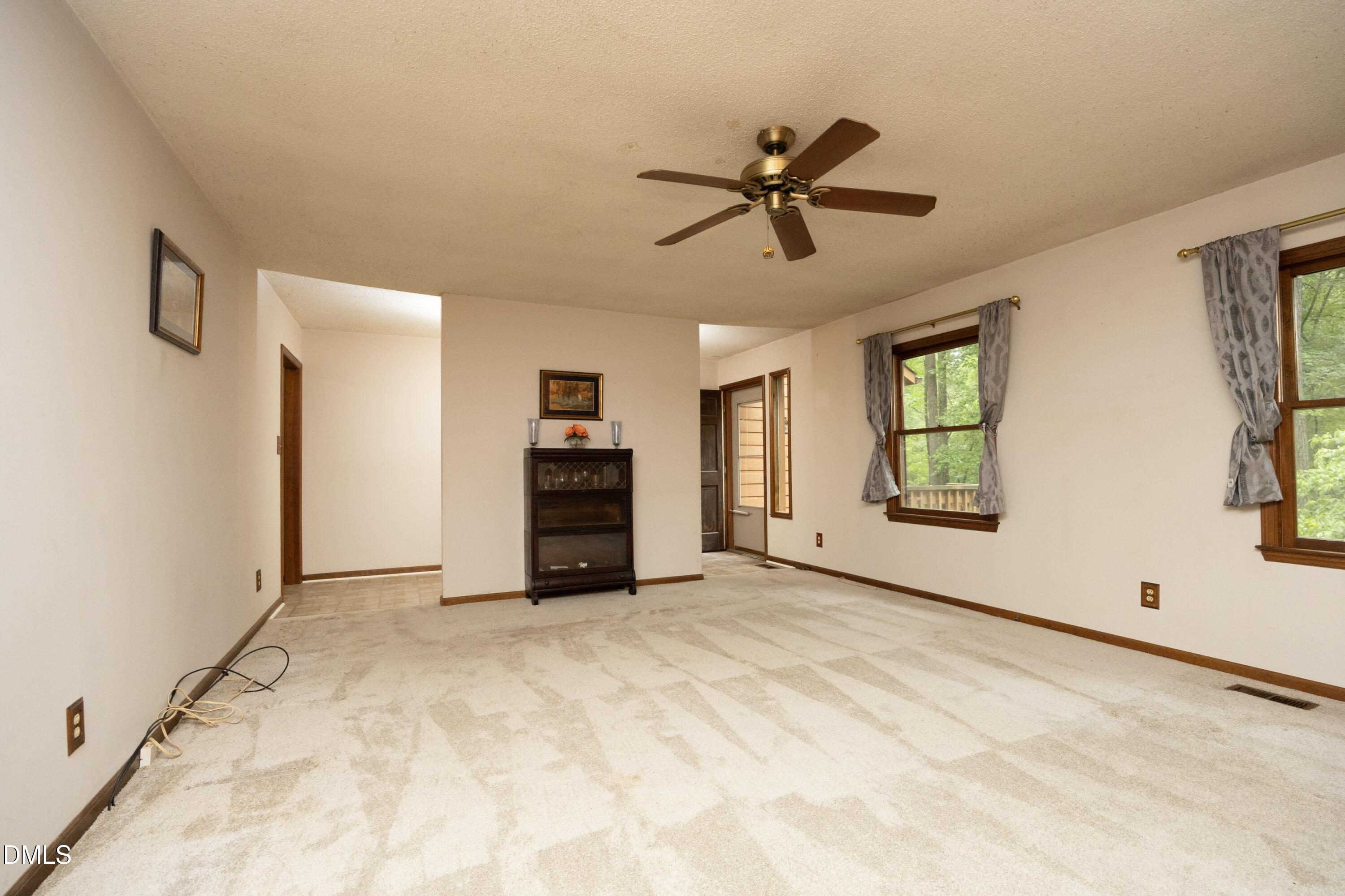 9816 Leslie Drive