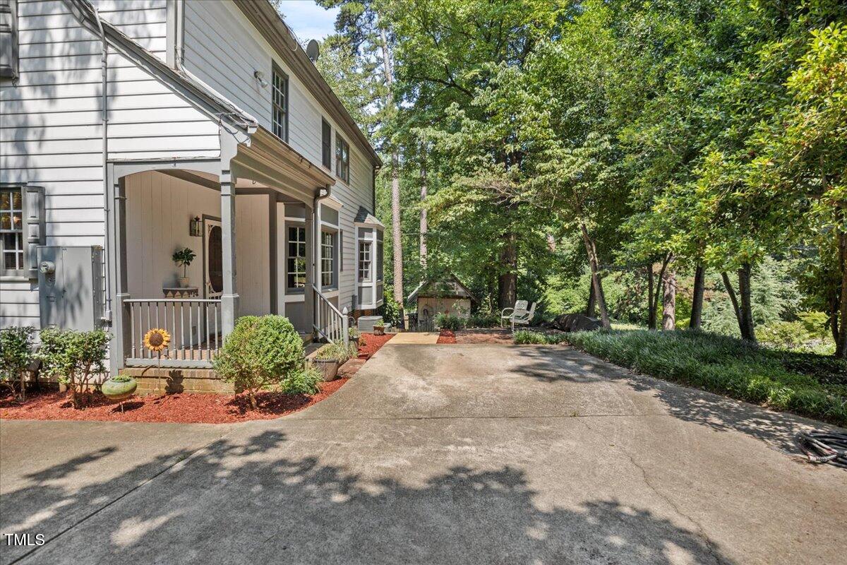 2124 Fallon Oaks Court