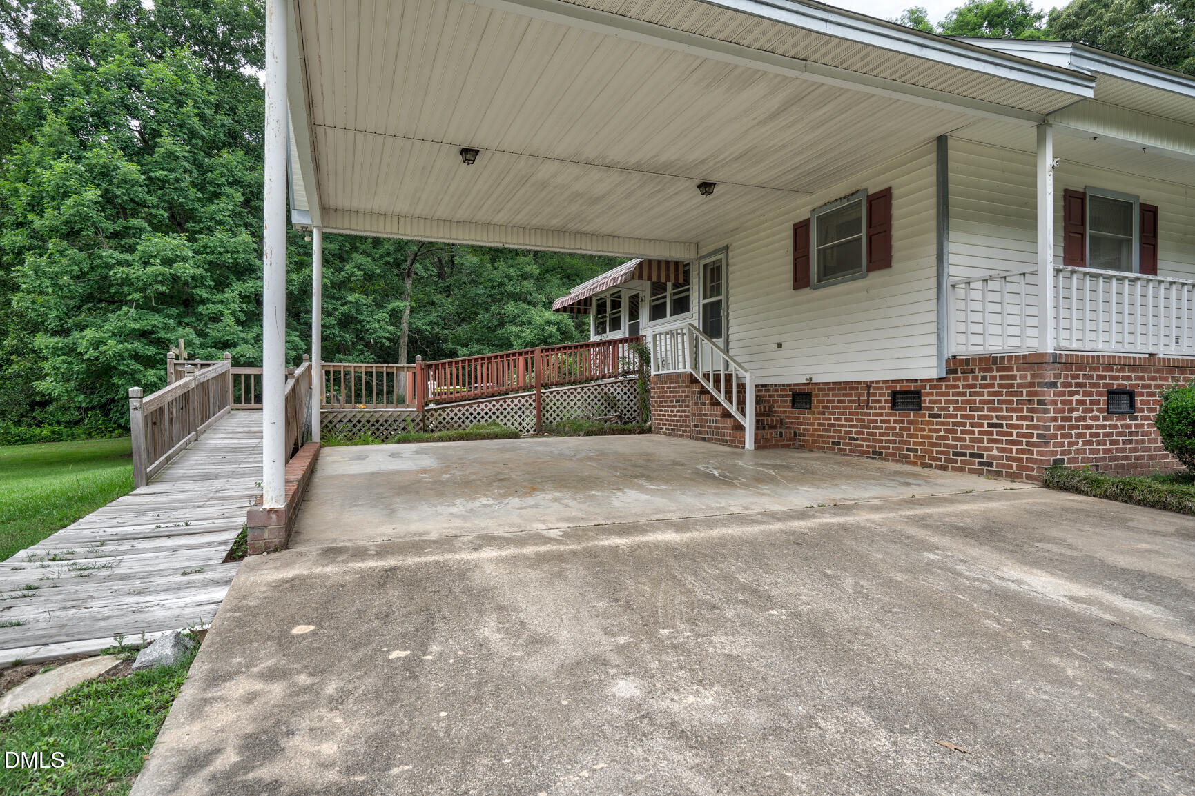 6562 Squirrel Den Road