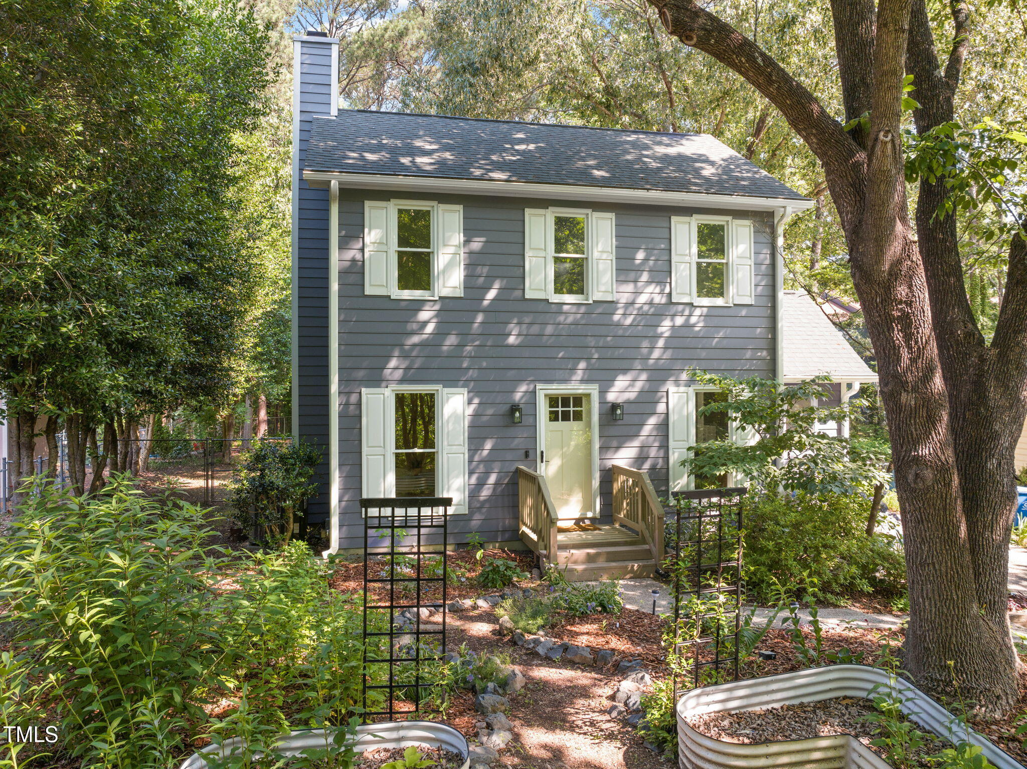 1605 Valley Run