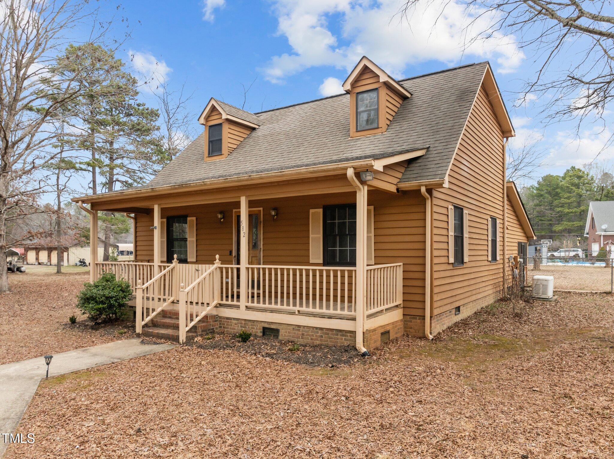 582 Pollyanna Road