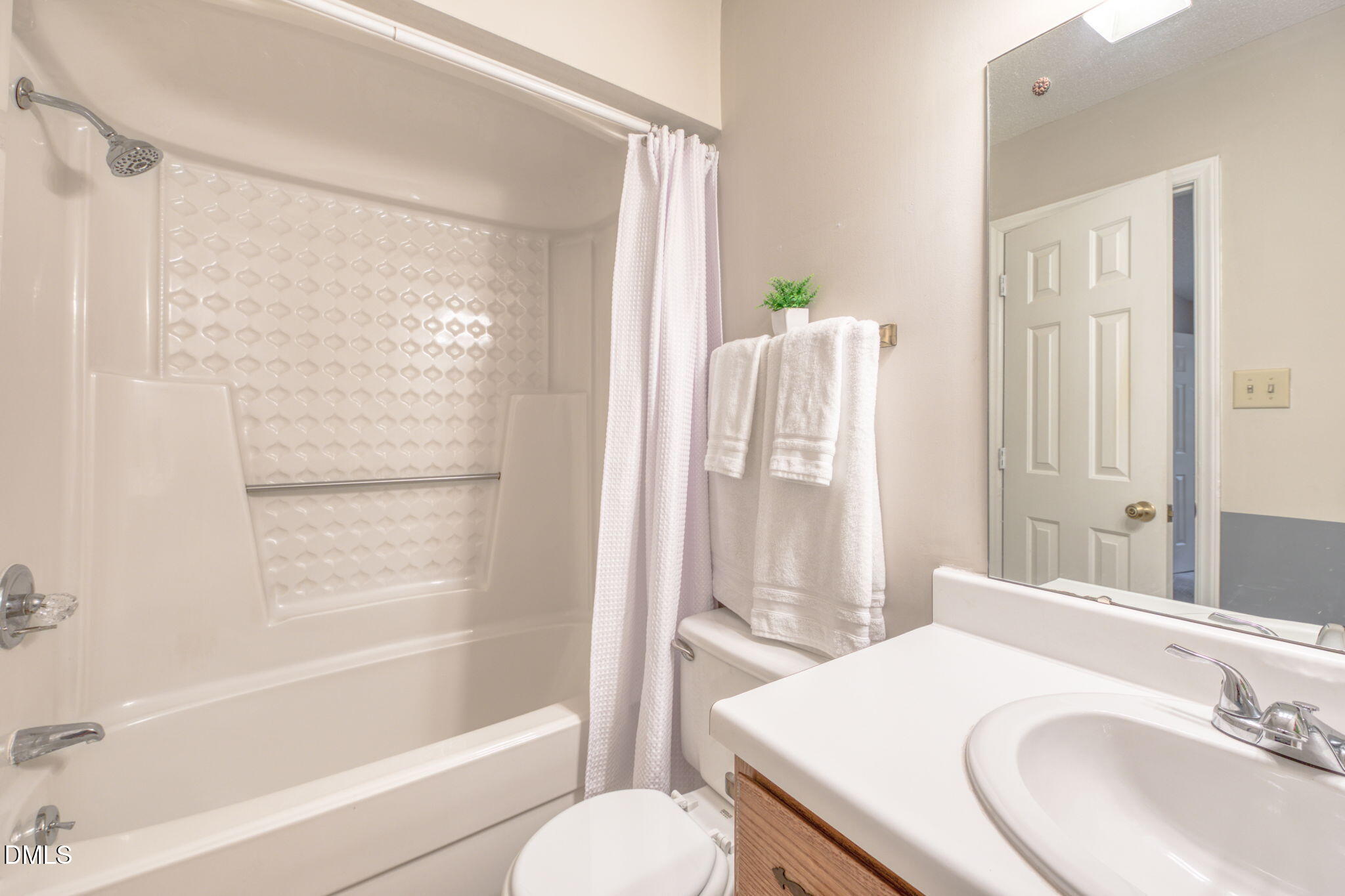 Durham, North Carolina 27704, United States, 2 Bedrooms Bedrooms, ,3 BathroomsBathrooms,Residential,Active,223927