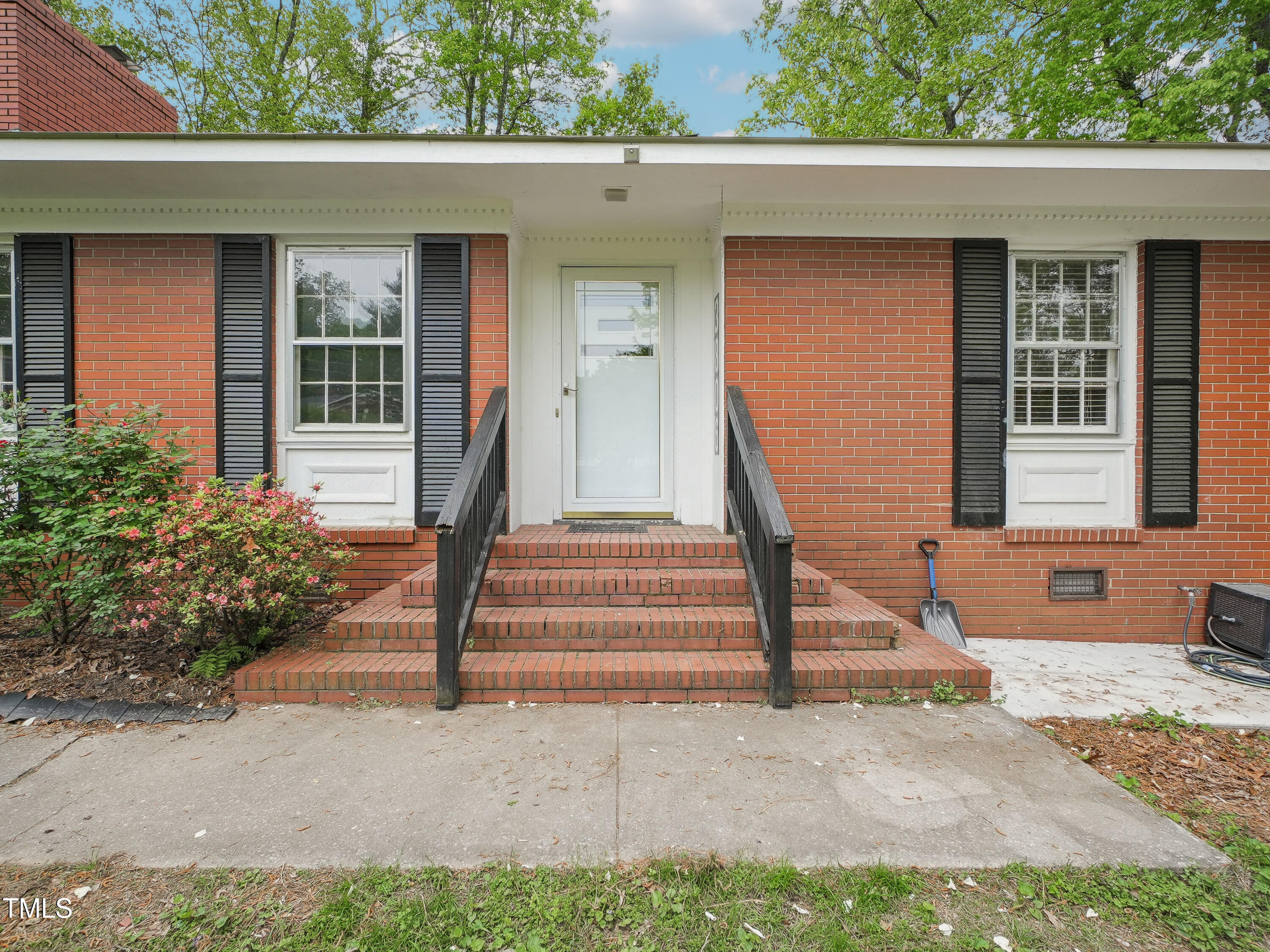 3806 Sue Lane
