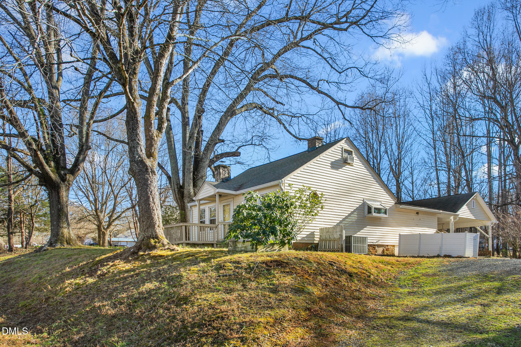 3961 White Level Road